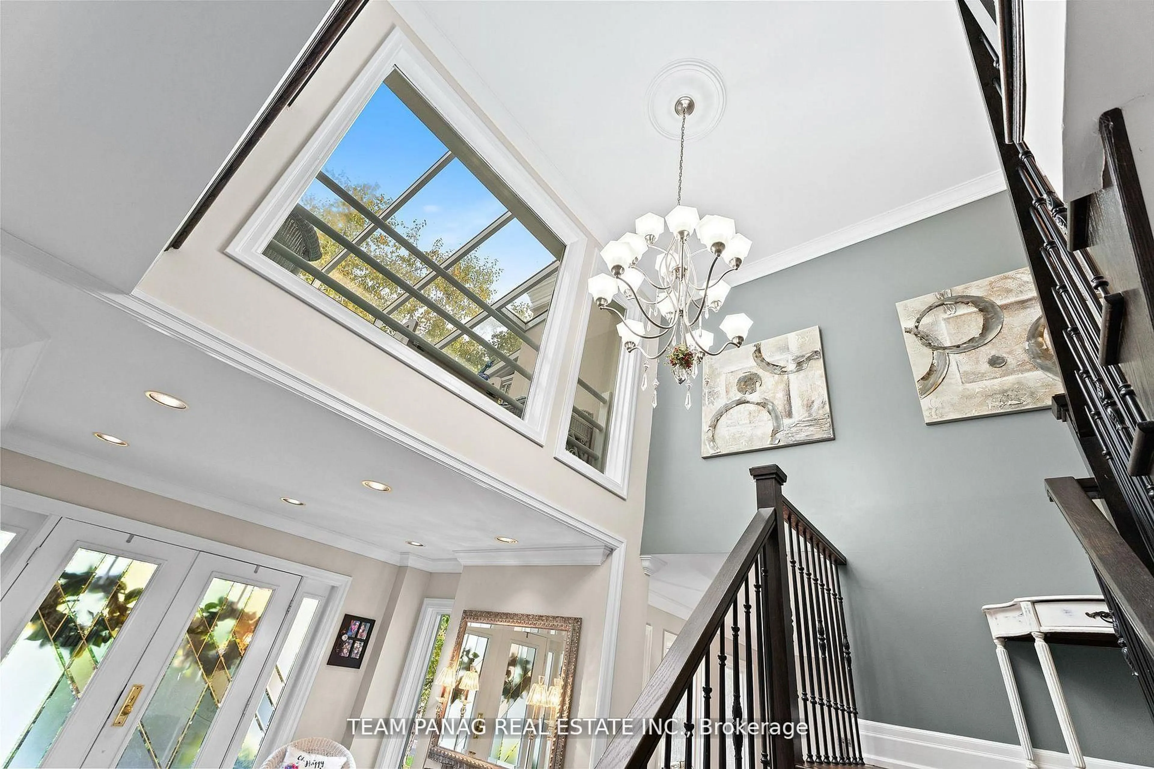 Indoor foyer for 179 Ellis Ave, King Ontario L0G 1N0