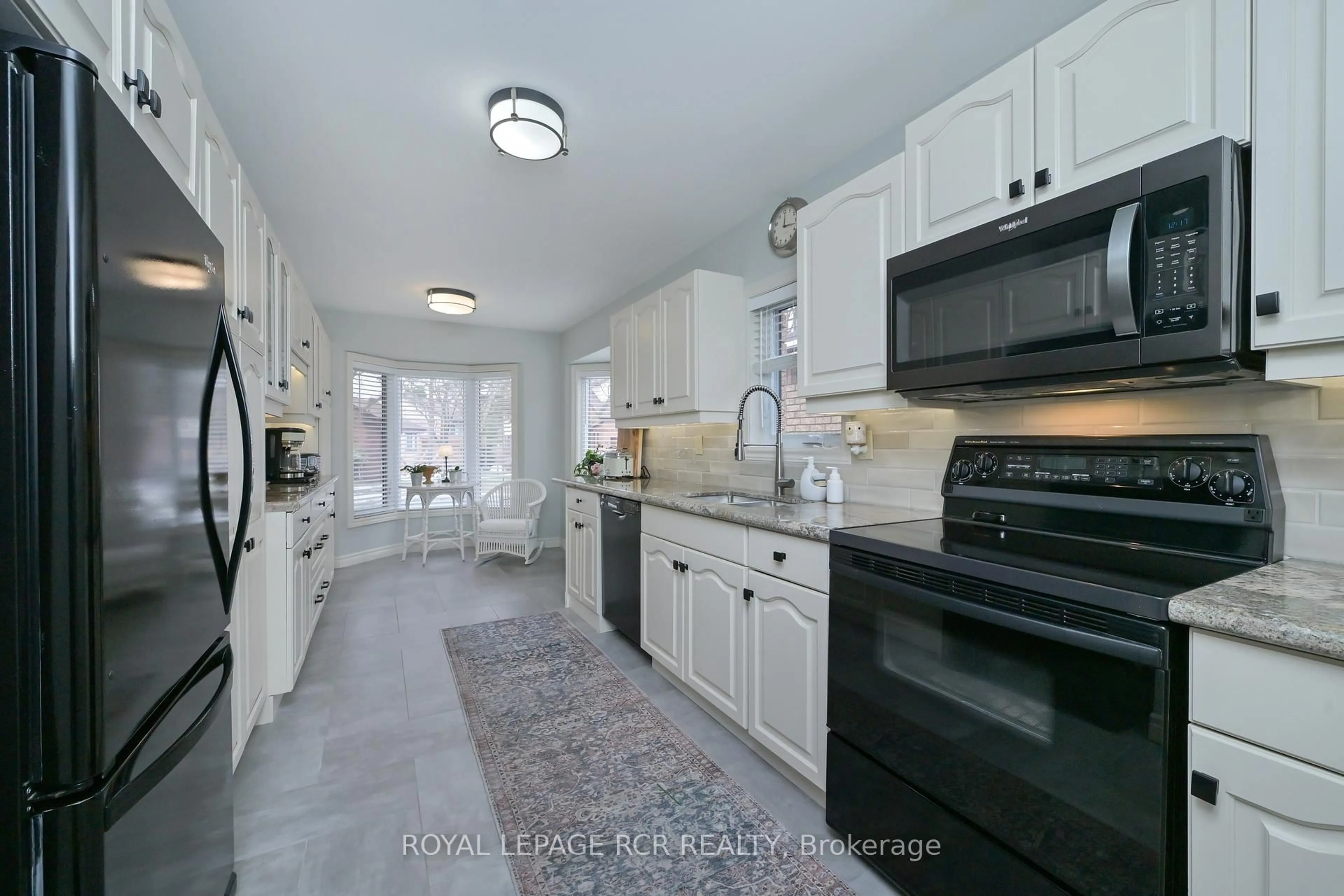 Open concept kitchen, ceramic/tile floor for 196 Riverview Rd, New Tecumseth Ontario L9R 1Y2