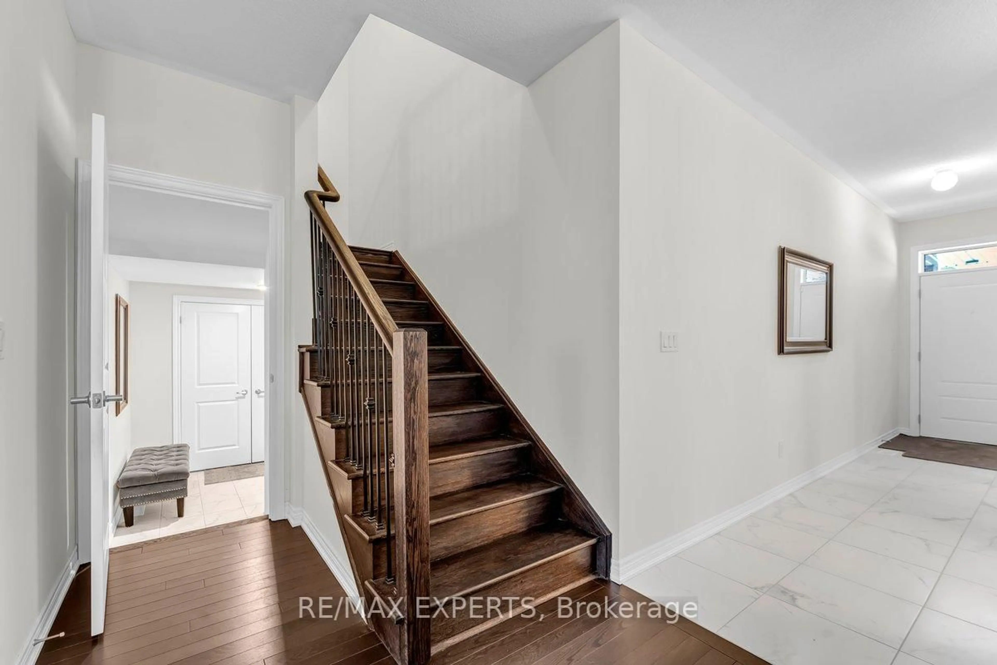 Unknown for 1438 Davis Loop, Innisfil Ontario L0L 1W0