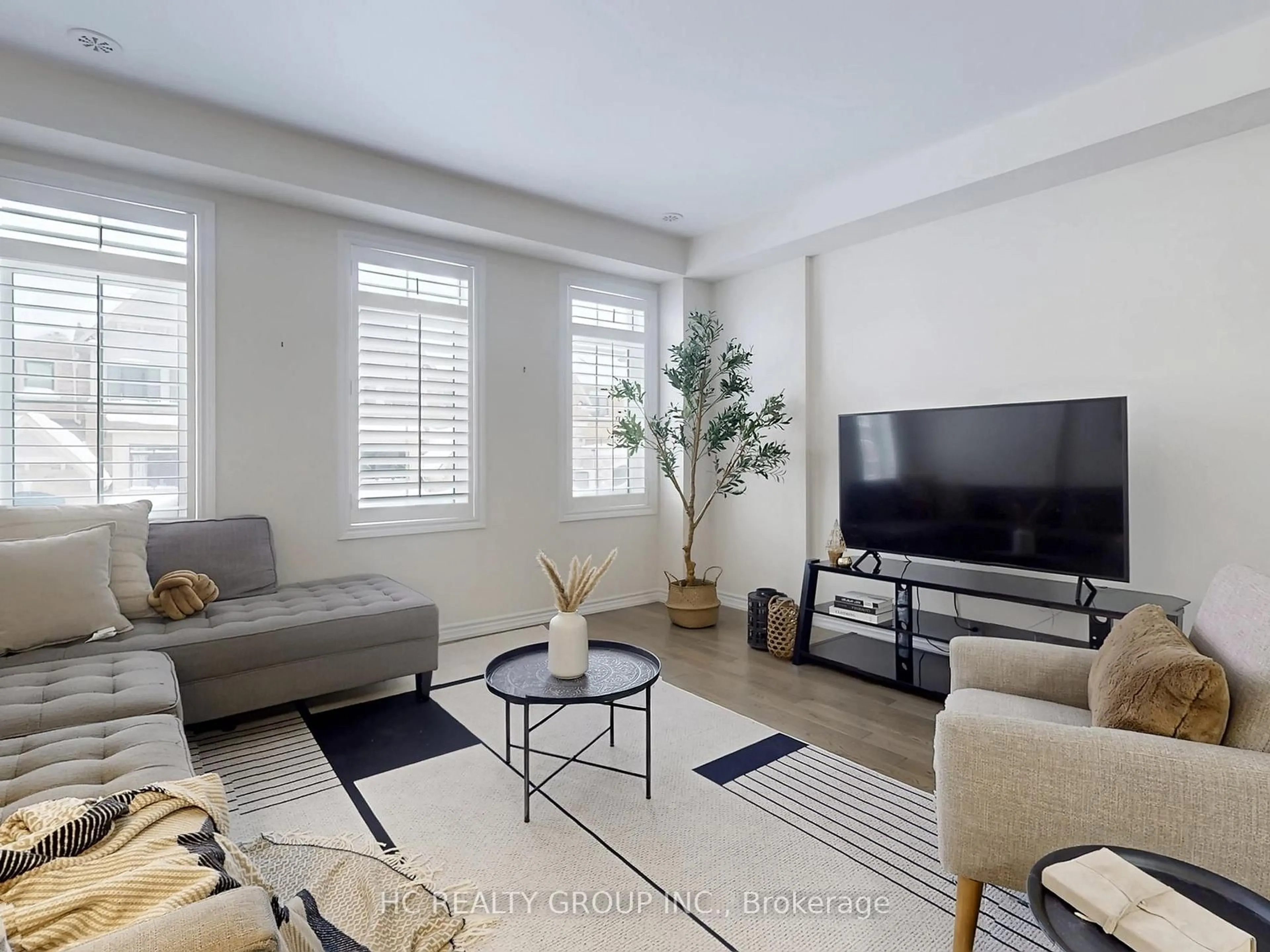 Living room with furniture, unknown for 14 Isabella Peach Dr, Markham Ontario L6C 0Z1