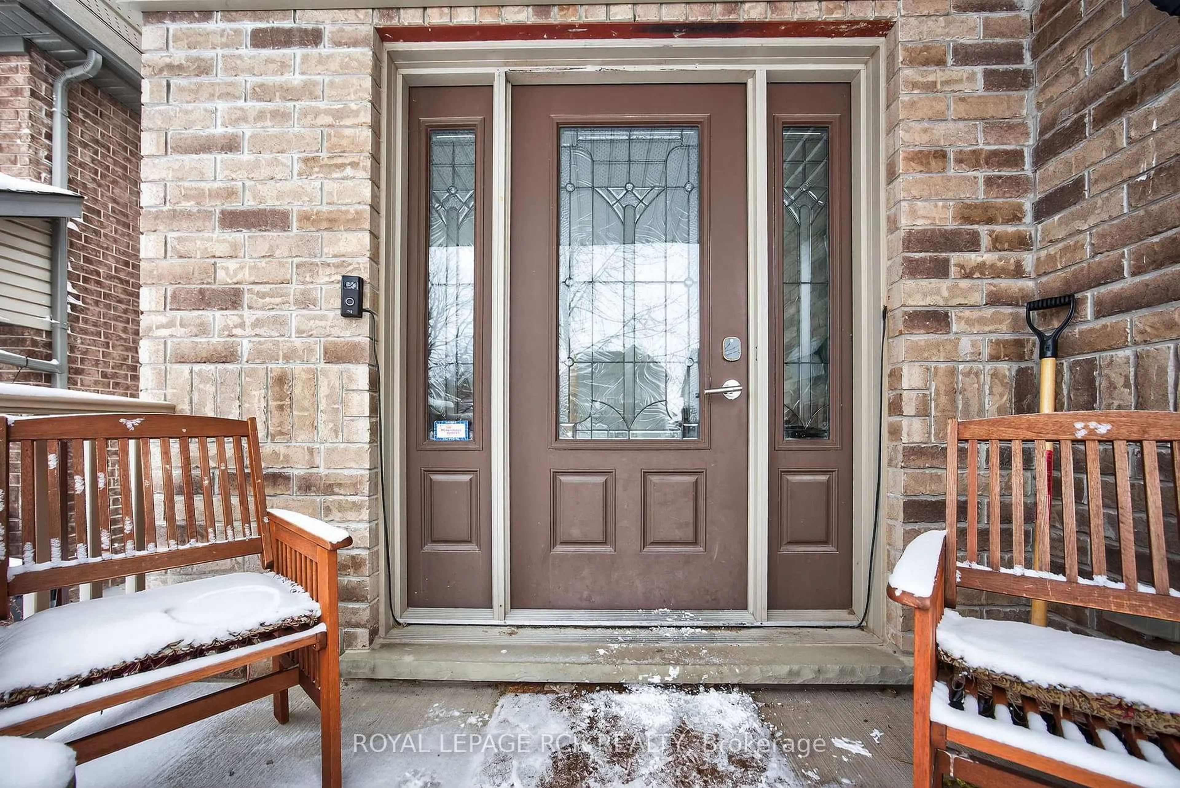 Indoor entryway for 116 Shephard Ave, New Tecumseth Ontario L9R 2G4