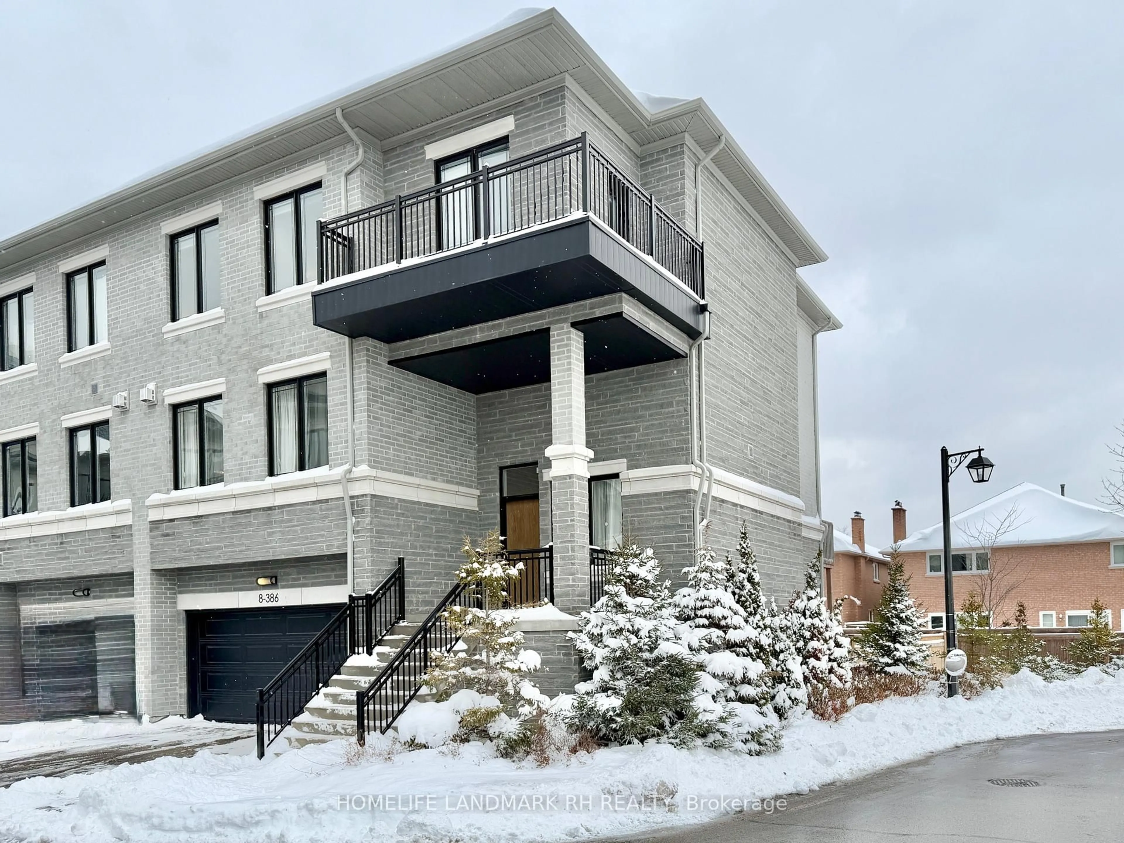 Home with brick exterior material, street for 386 Highway 7 #TH #8, Richmond Hill Ontario L4B 0G5