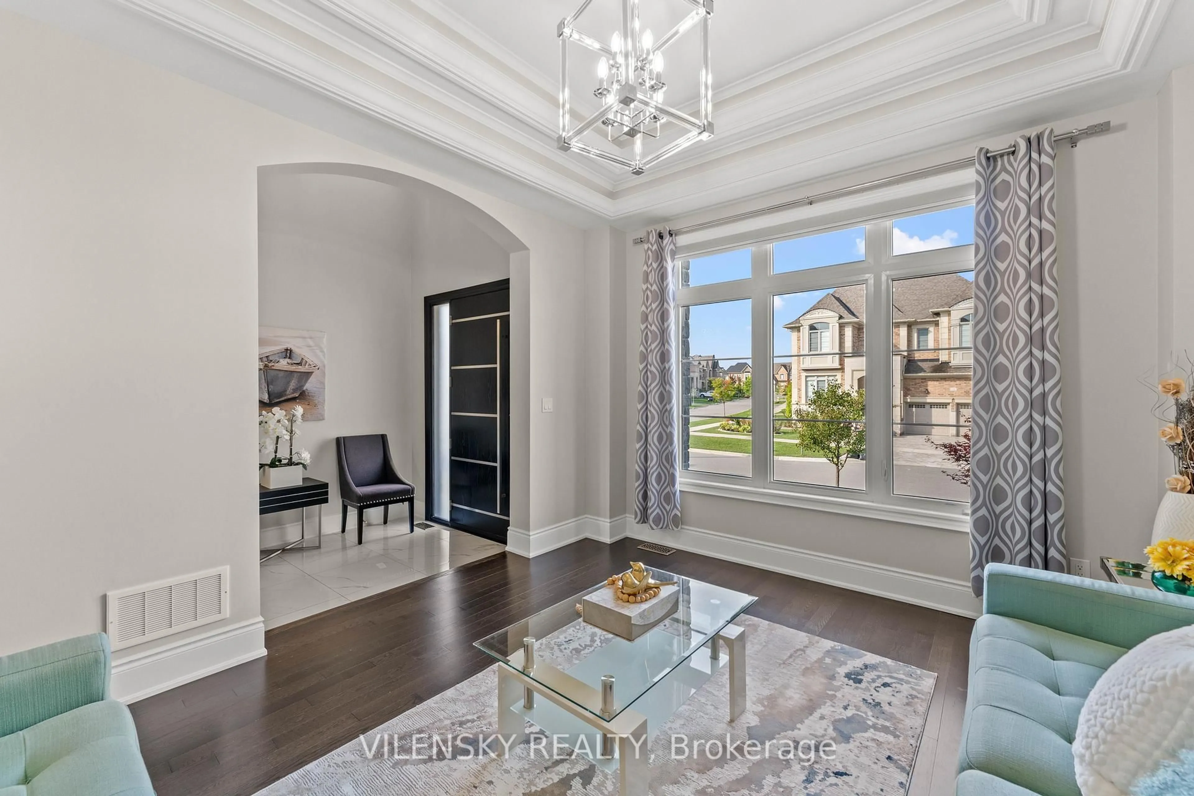 Indoor entryway for 175 Woodgate Pines Dr, Vaughan Ontario L4H 4K5