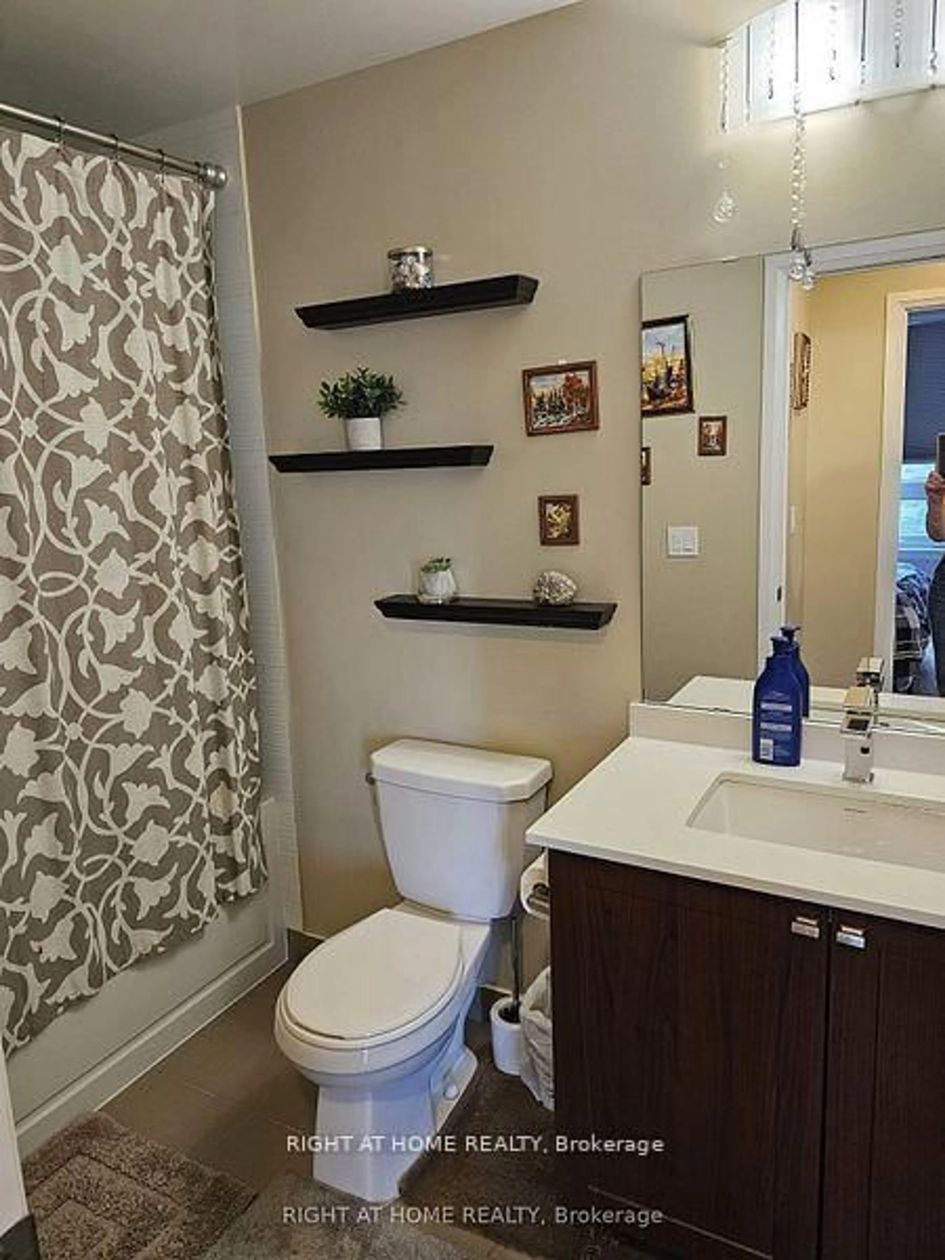 Standard bathroom, ceramic/tile floor for 7900 Bathurst St #714, Vaughan Ontario L4J 0J9