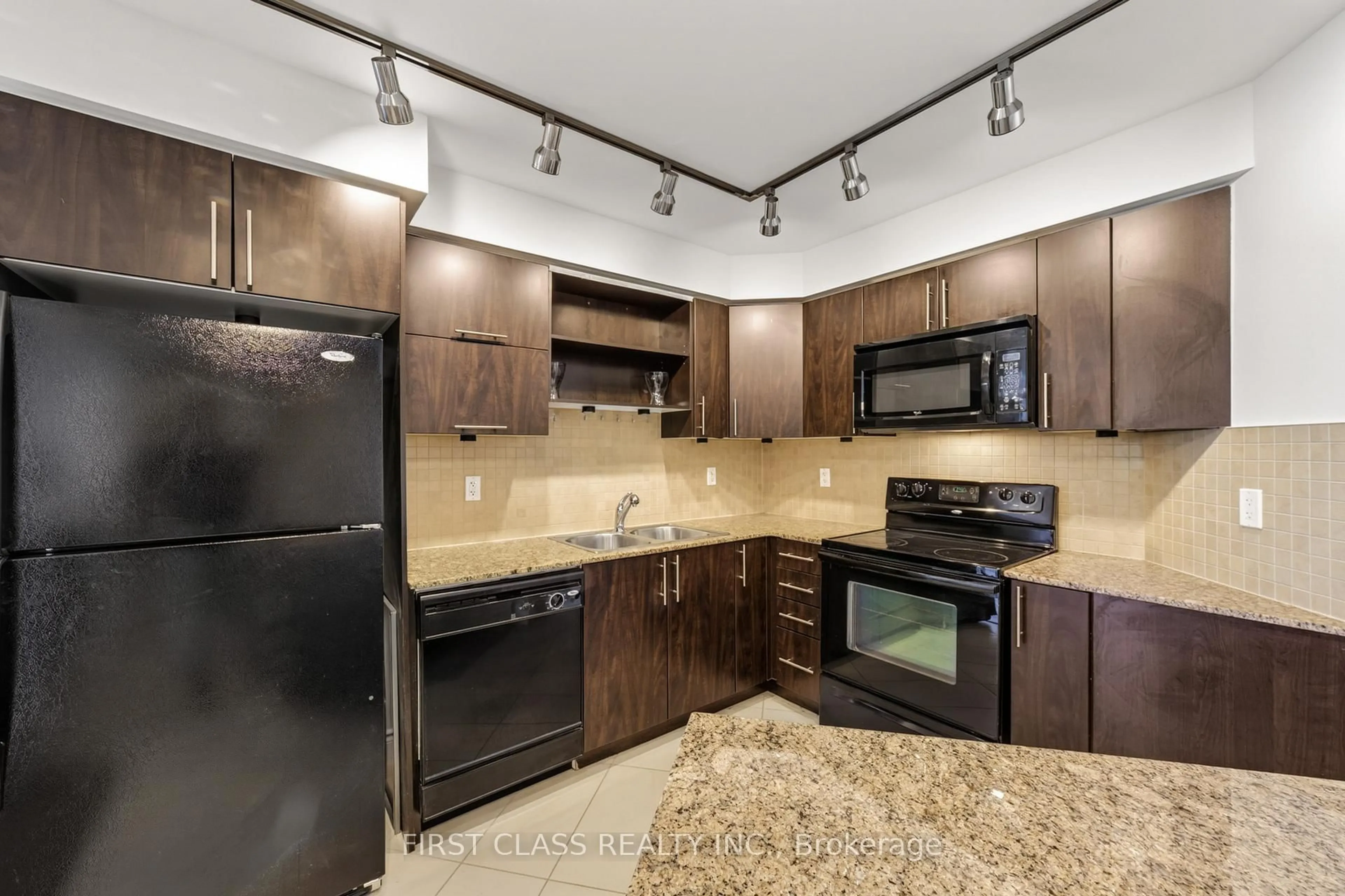 Standard kitchen, ceramic/tile floor for 60 South Town Centre Blvd #620, Markham Ontario L6G 0C5