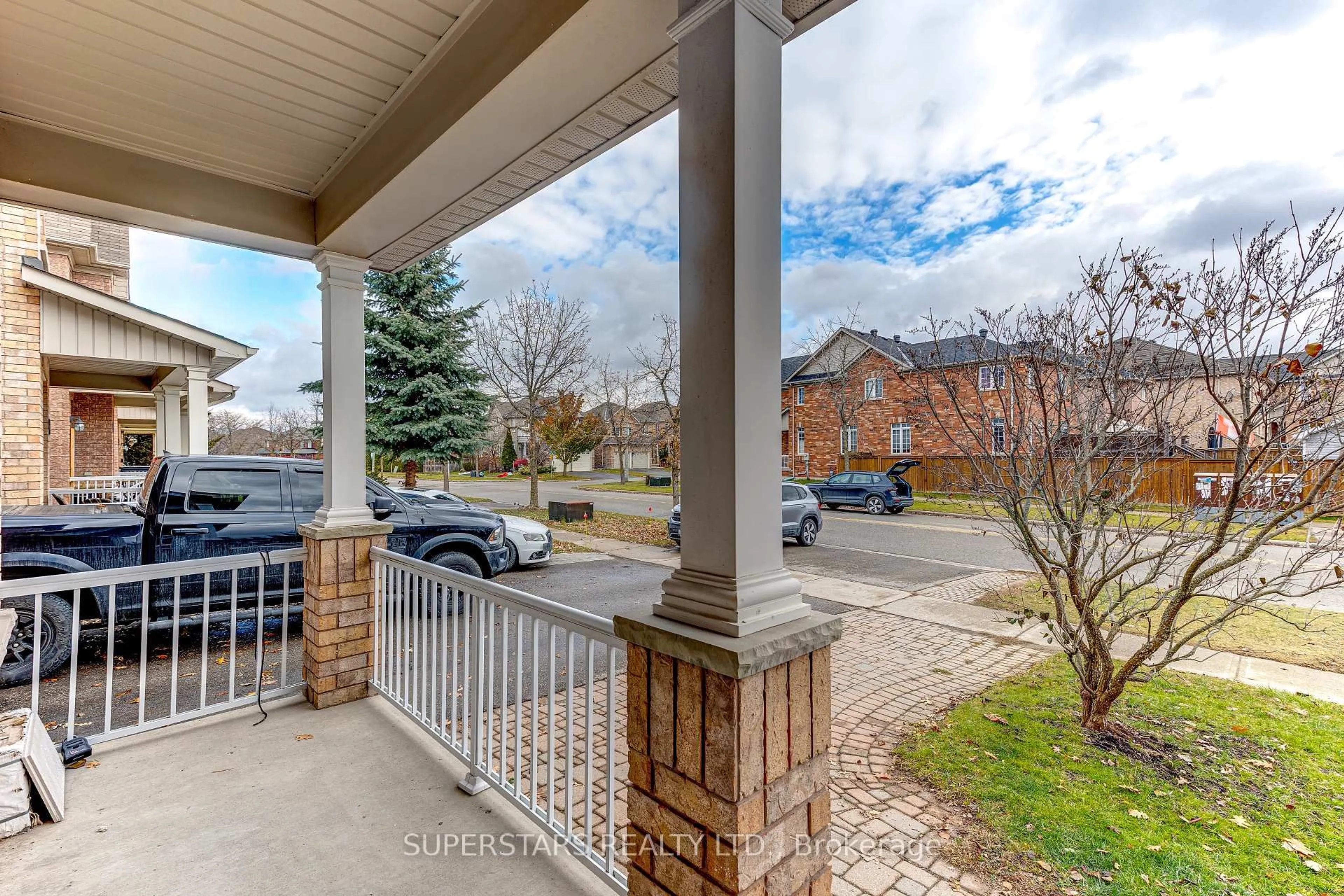 Patio, street for 58 Wood Rim Dr, Richmond Hill Ontario L4E 4S2