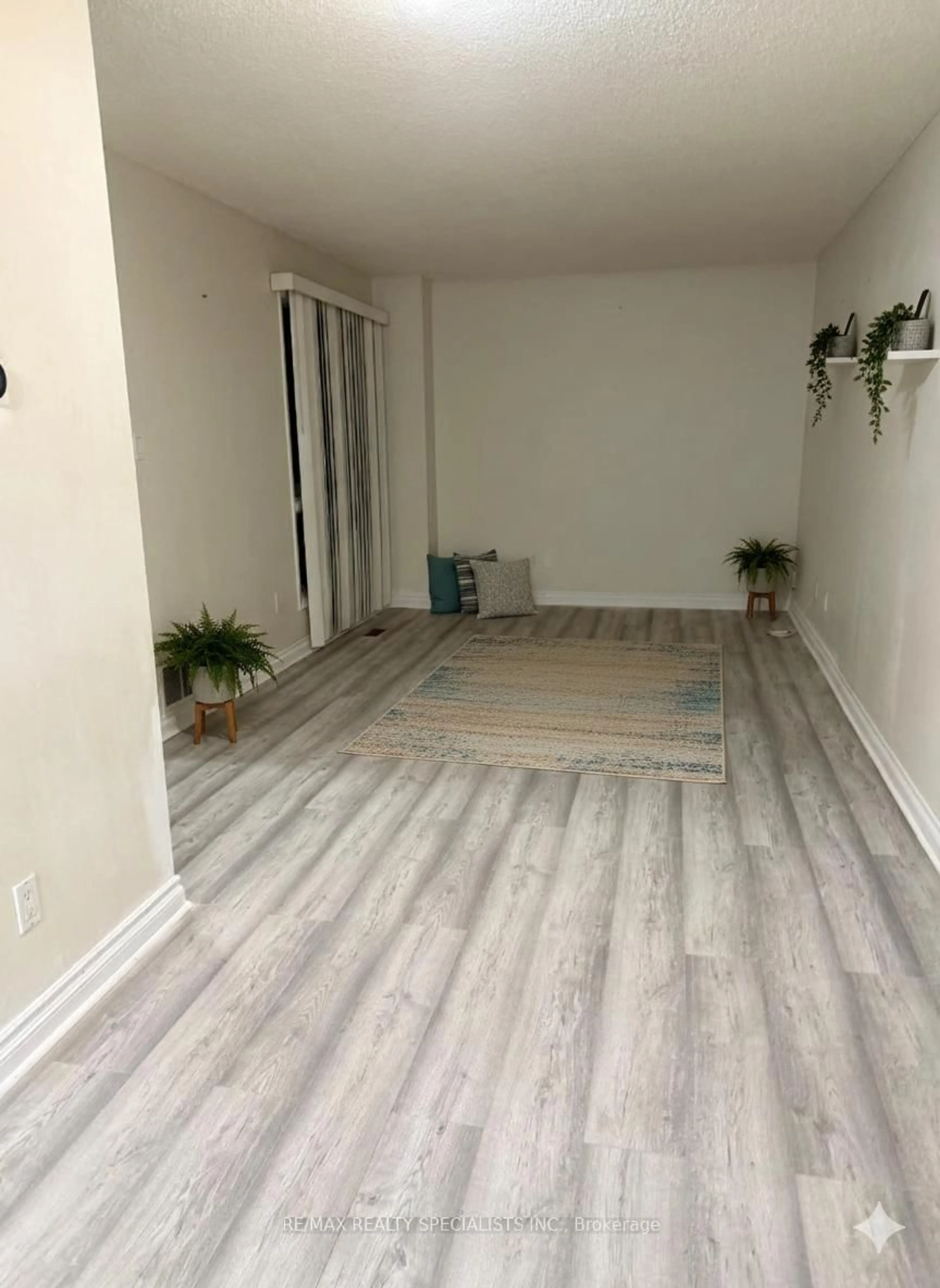 Unknown for 8 New Seabury Dr, Vaughan Ontario L4K 2B8