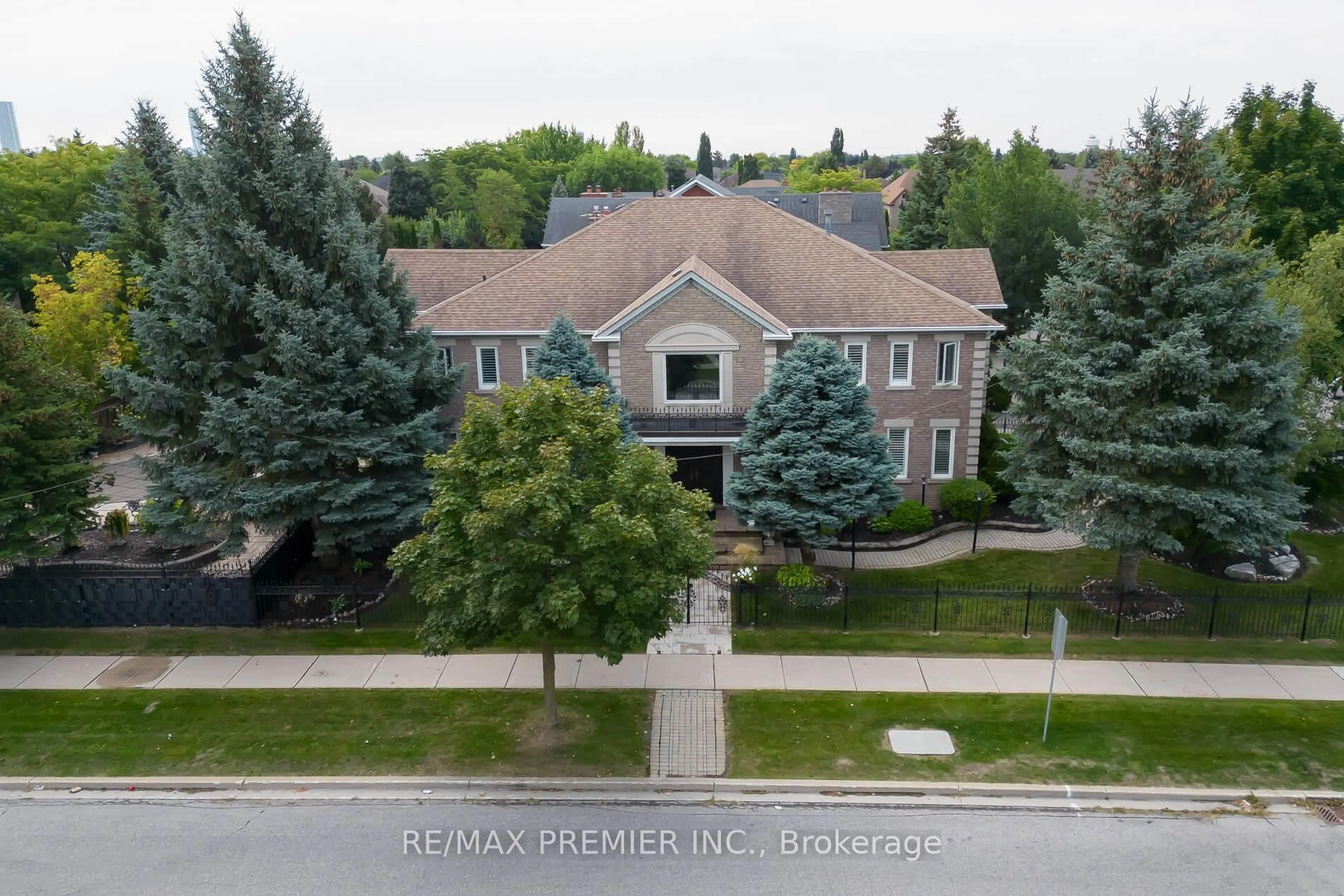 A pic from outside/outdoor area/front of a property/back of a property/a pic from drone, street for 1 Radley St, Vaughan Ontario L4L 8J7
