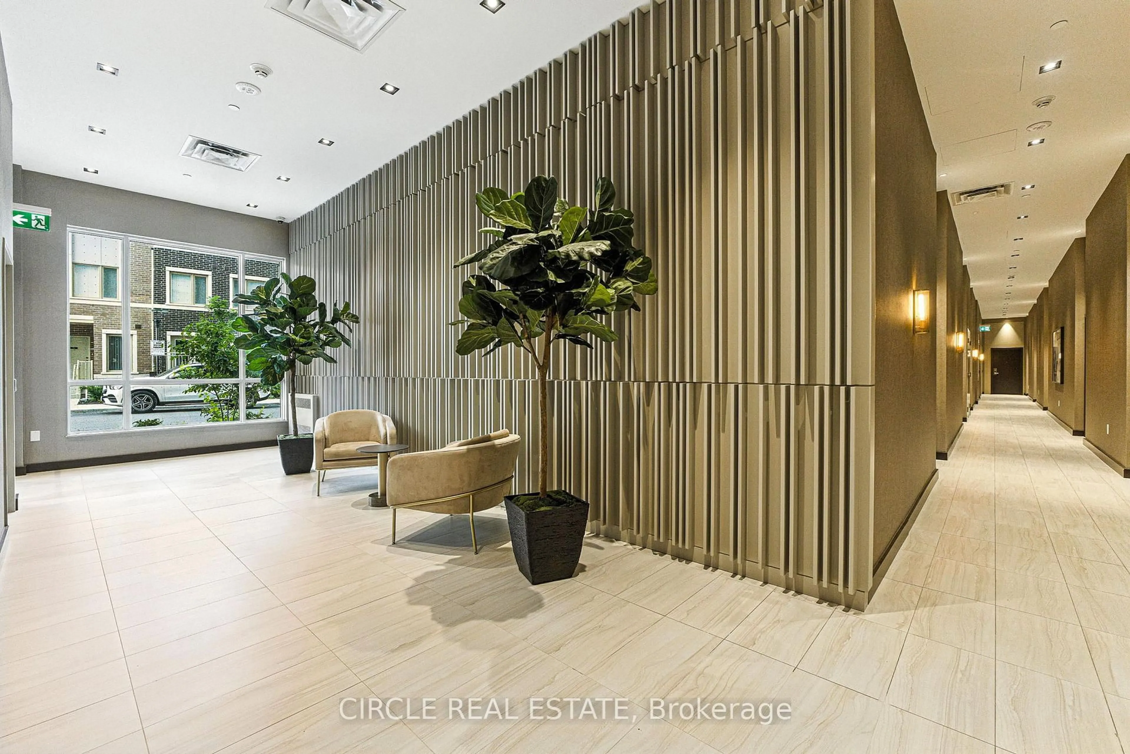 Indoor foyer for 60 Honeycrisp Cres #201, Vaughan Ontario L4K 0N5