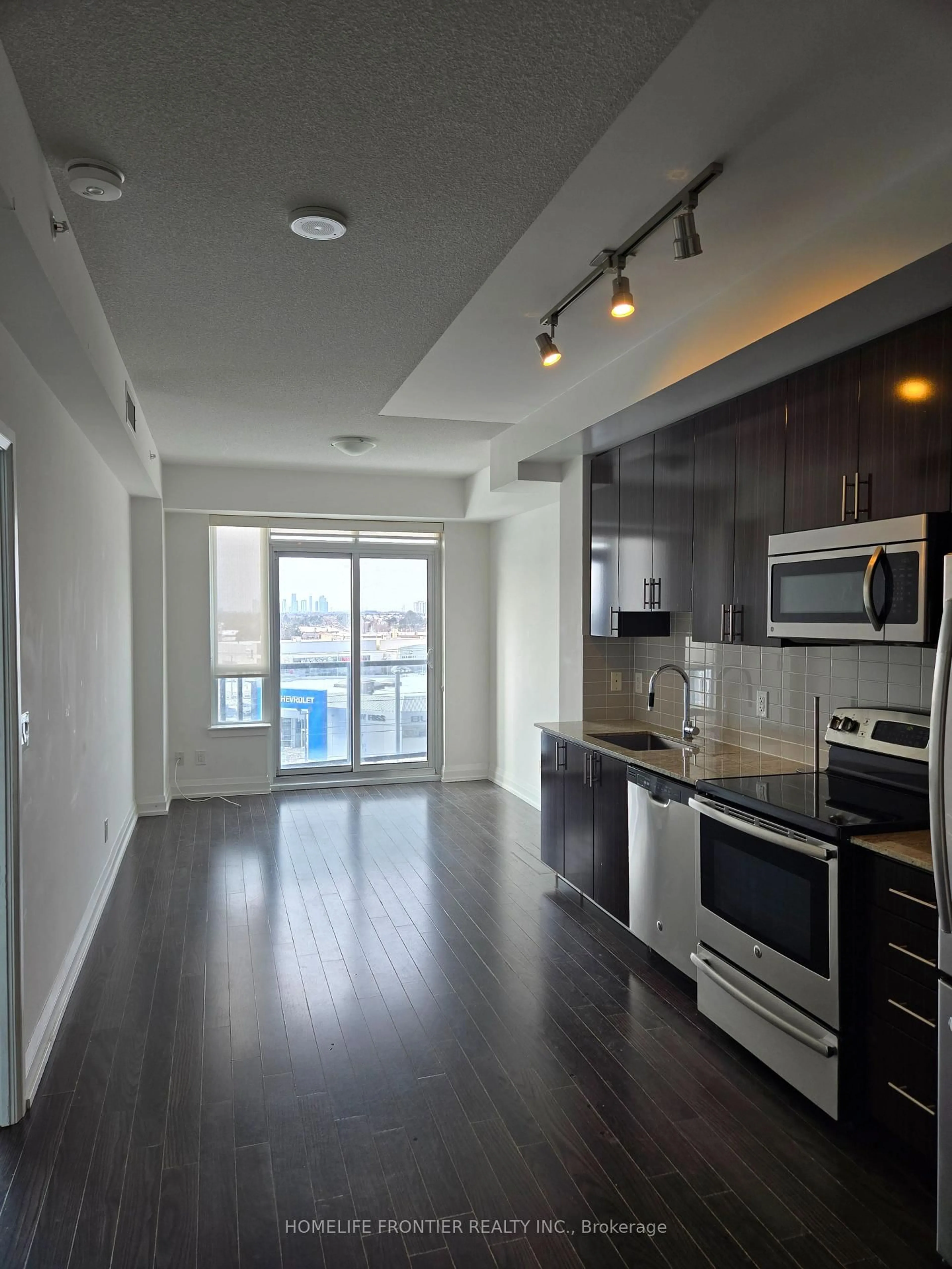 Open concept kitchen, wood/laminate floor for 7161 Yonge St #420, Markham Ontario L3T 0C8
