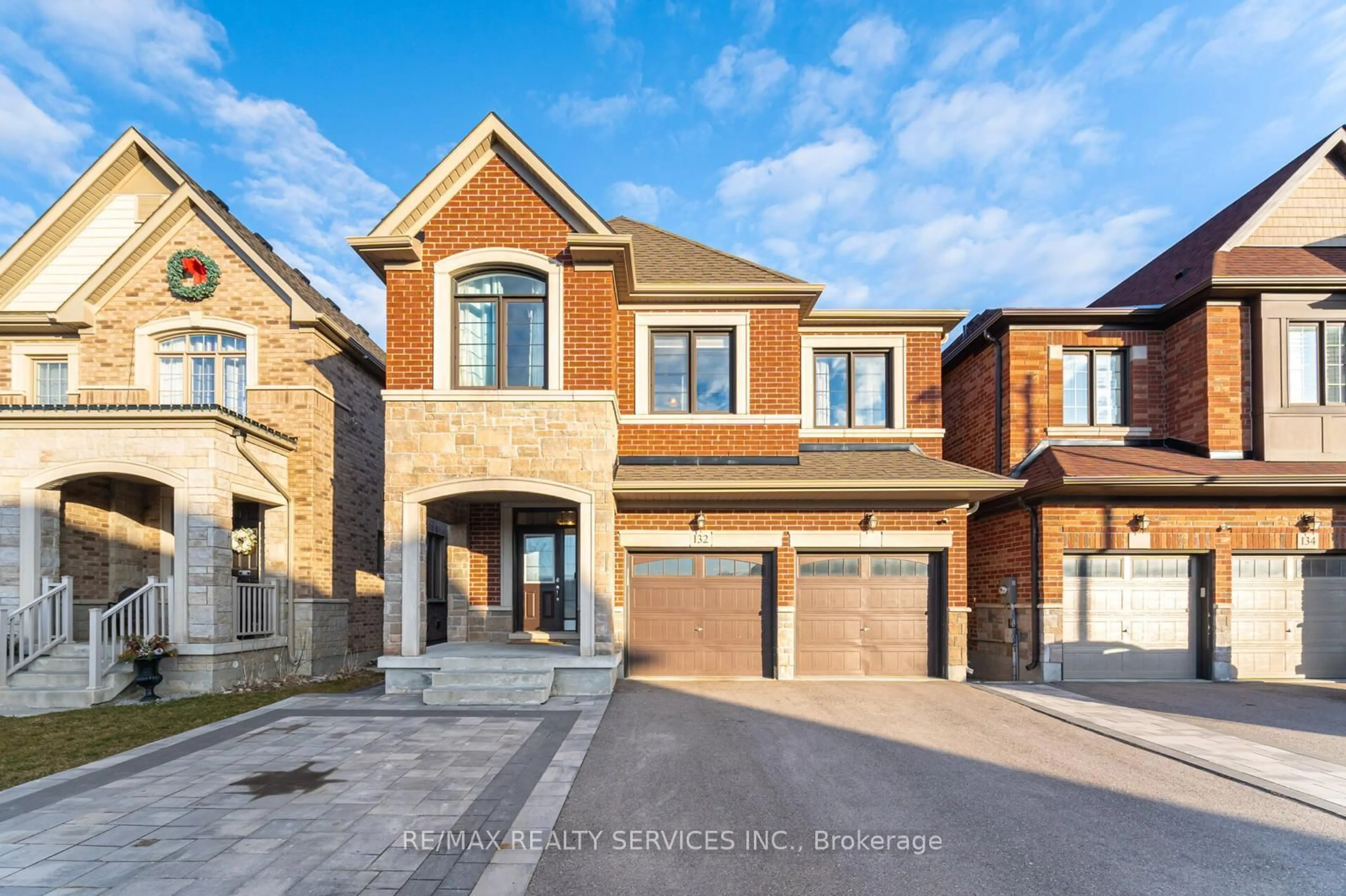 Home with brick exterior material, street for 132 Meadow Vista Cres, East Gwillimbury Ontario L9N 0T4