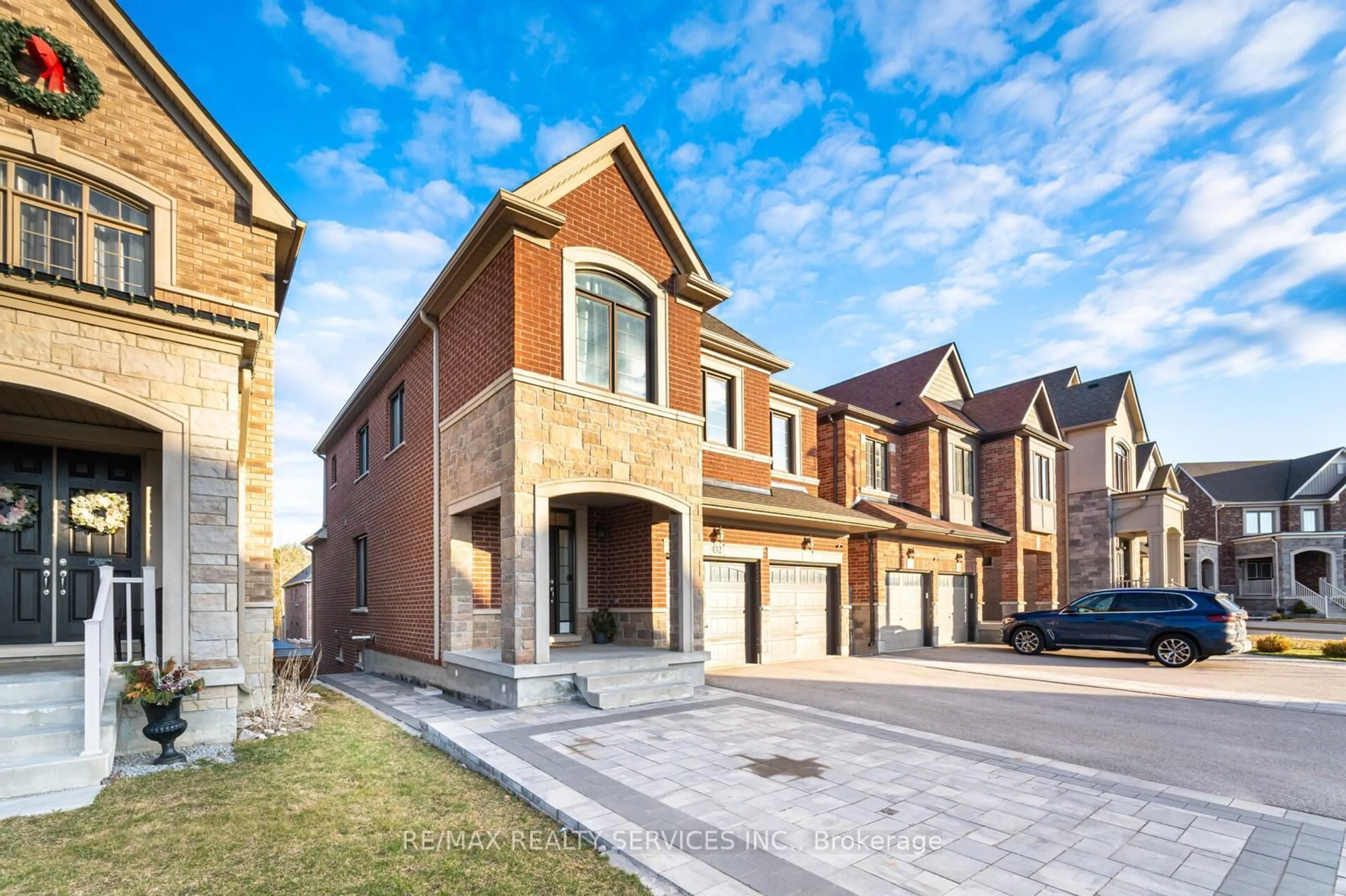 Home with brick exterior material, street for 132 Meadow Vista Cres, East Gwillimbury Ontario L9N 0T4