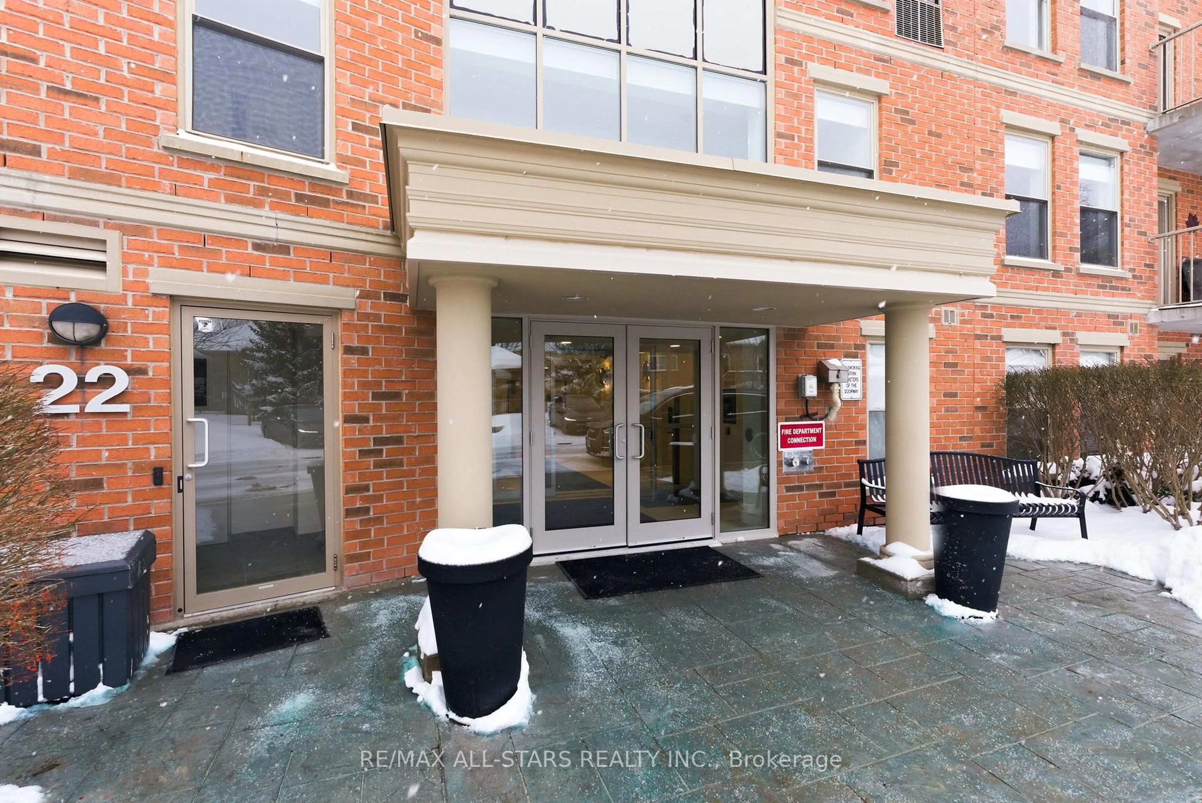 Indoor foyer for 22 James Hill Crt #116, Uxbridge Ontario L9P 1Y6