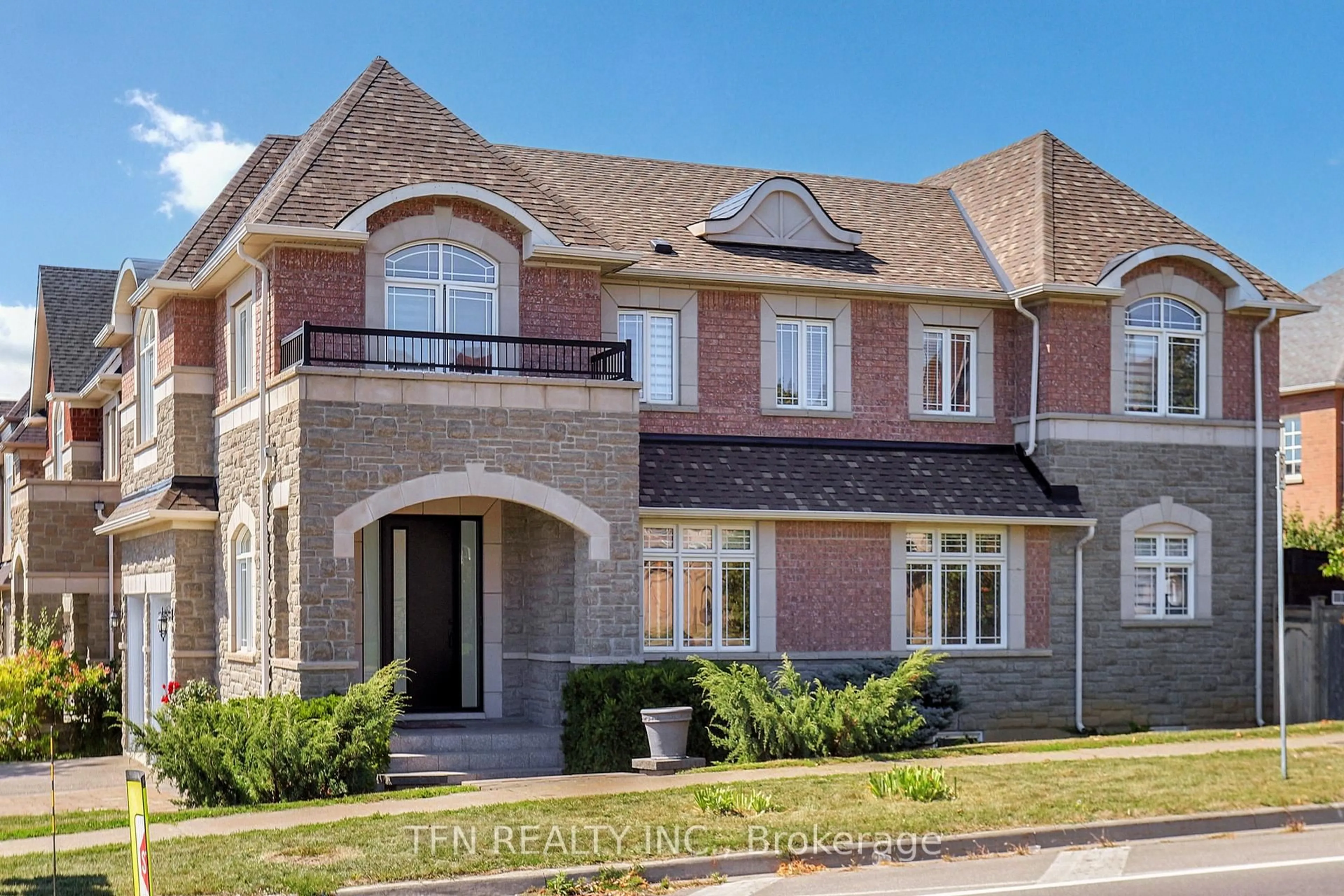 Home with brick exterior material, street for 120 Valley Vista Dr, Vaughan Ontario L6A 0Z3