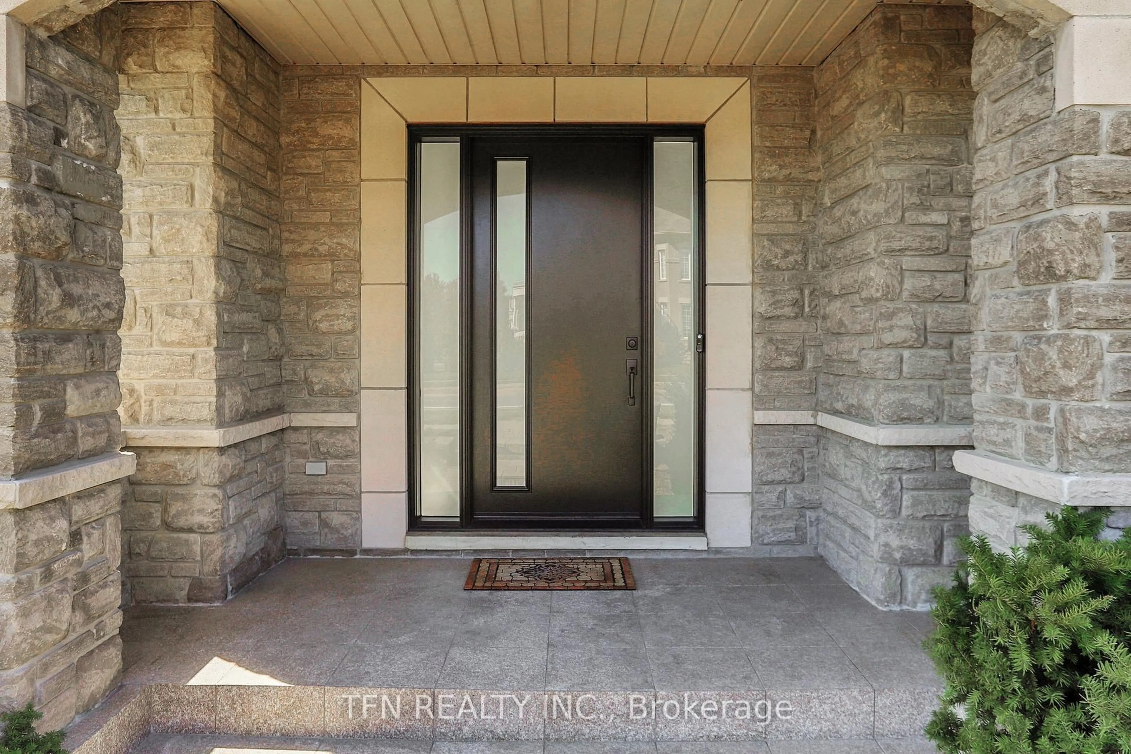 Indoor entryway for 120 Valley Vista Dr, Vaughan Ontario L6A 0Z3