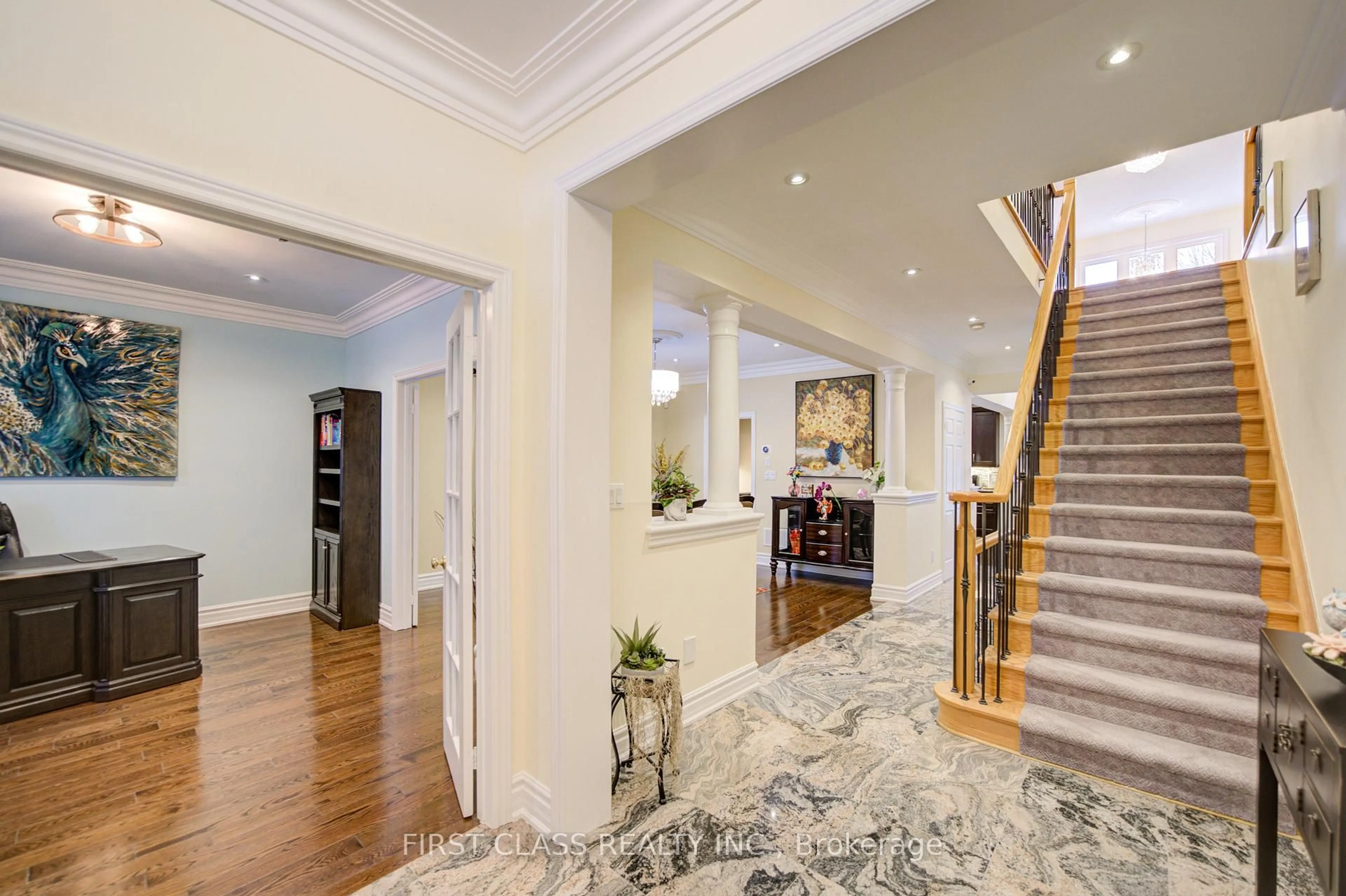 Indoor foyer for 73 Glengordon Cres, Markham Ontario L6C 0K1