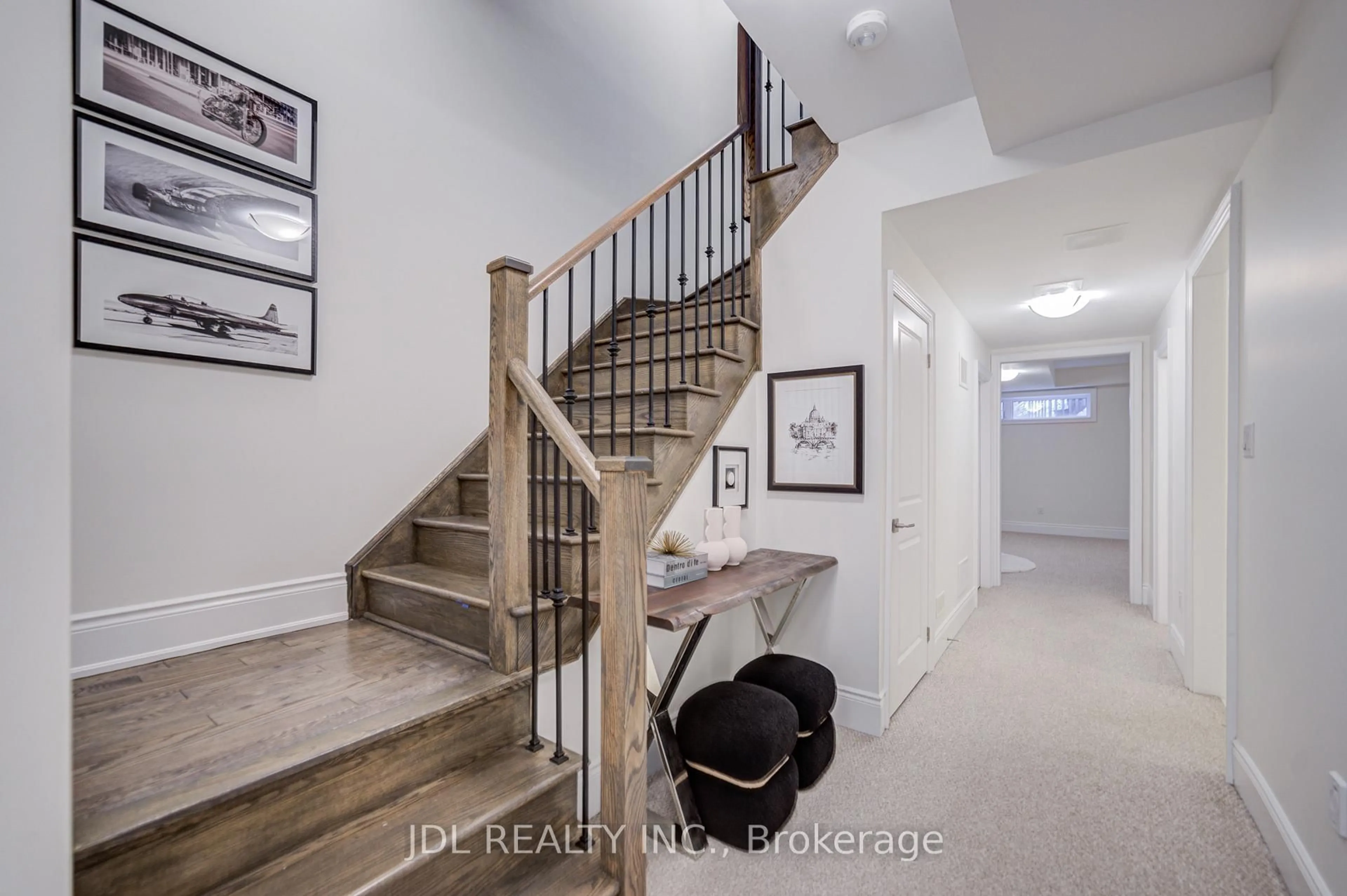 Indoor entryway for 94 Carrville Woods Circ, Vaughan Ontario L6A 4Z6