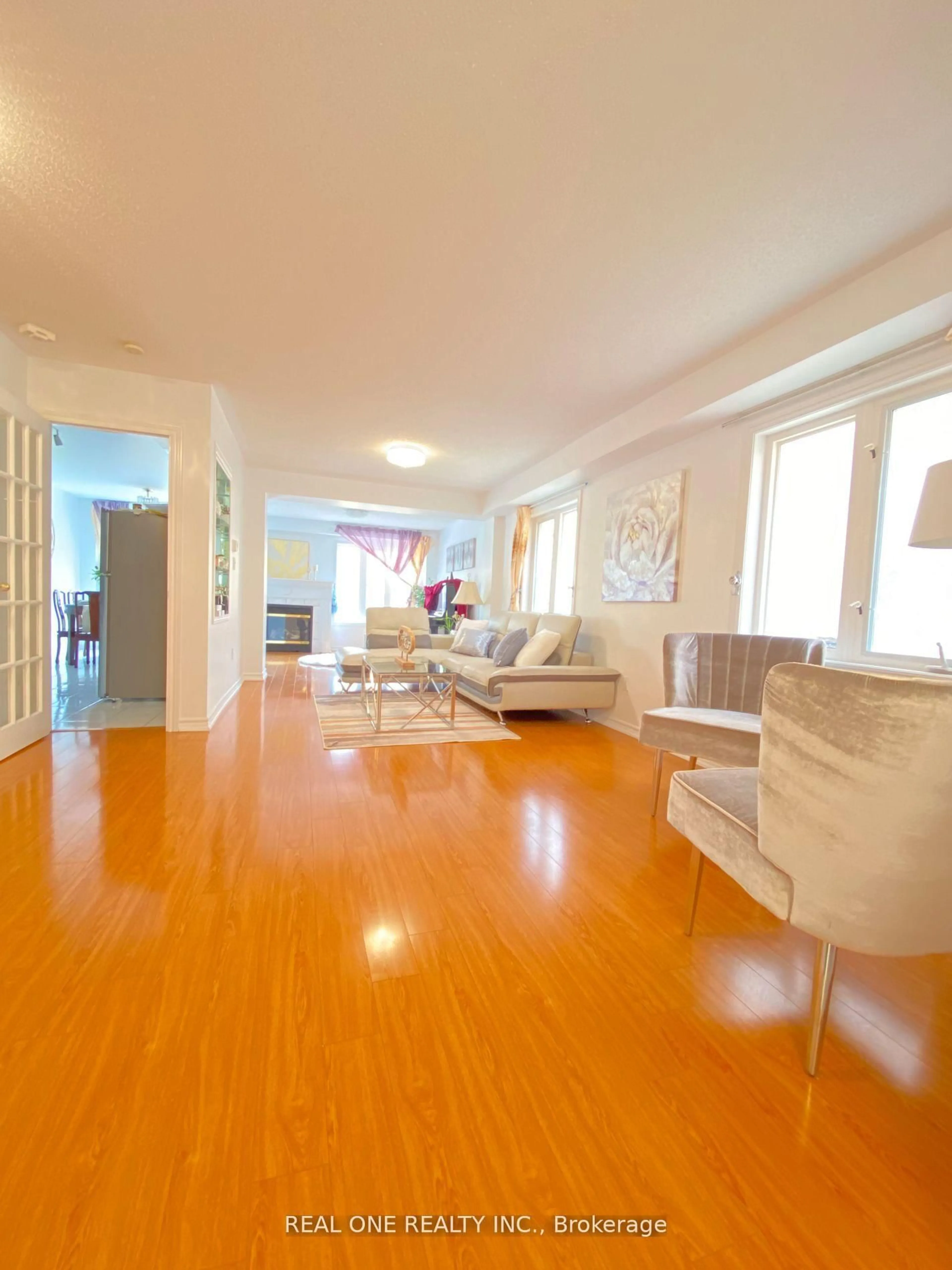 Living room with furniture, unknown for 72 Weatherill Rd, Markham Ontario L6C 2P5