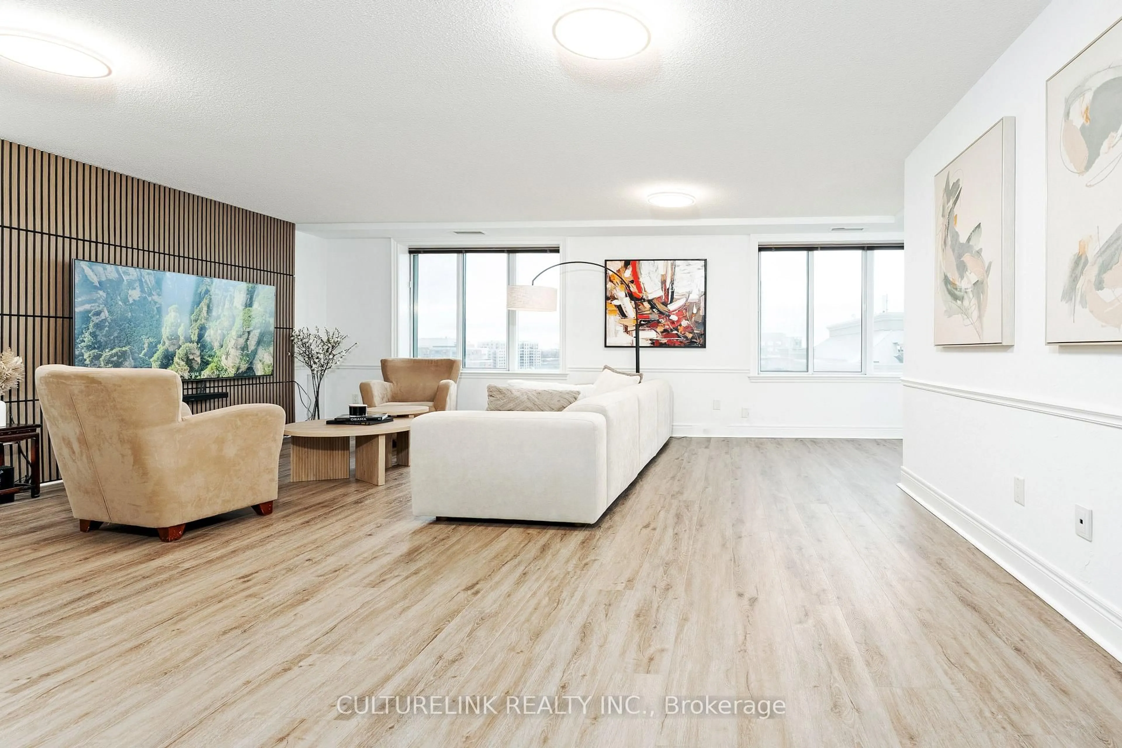 Living room with furniture, wood/laminate floor for 135 Pond Dr #Ph6, Markham Ontario L3T 7V6