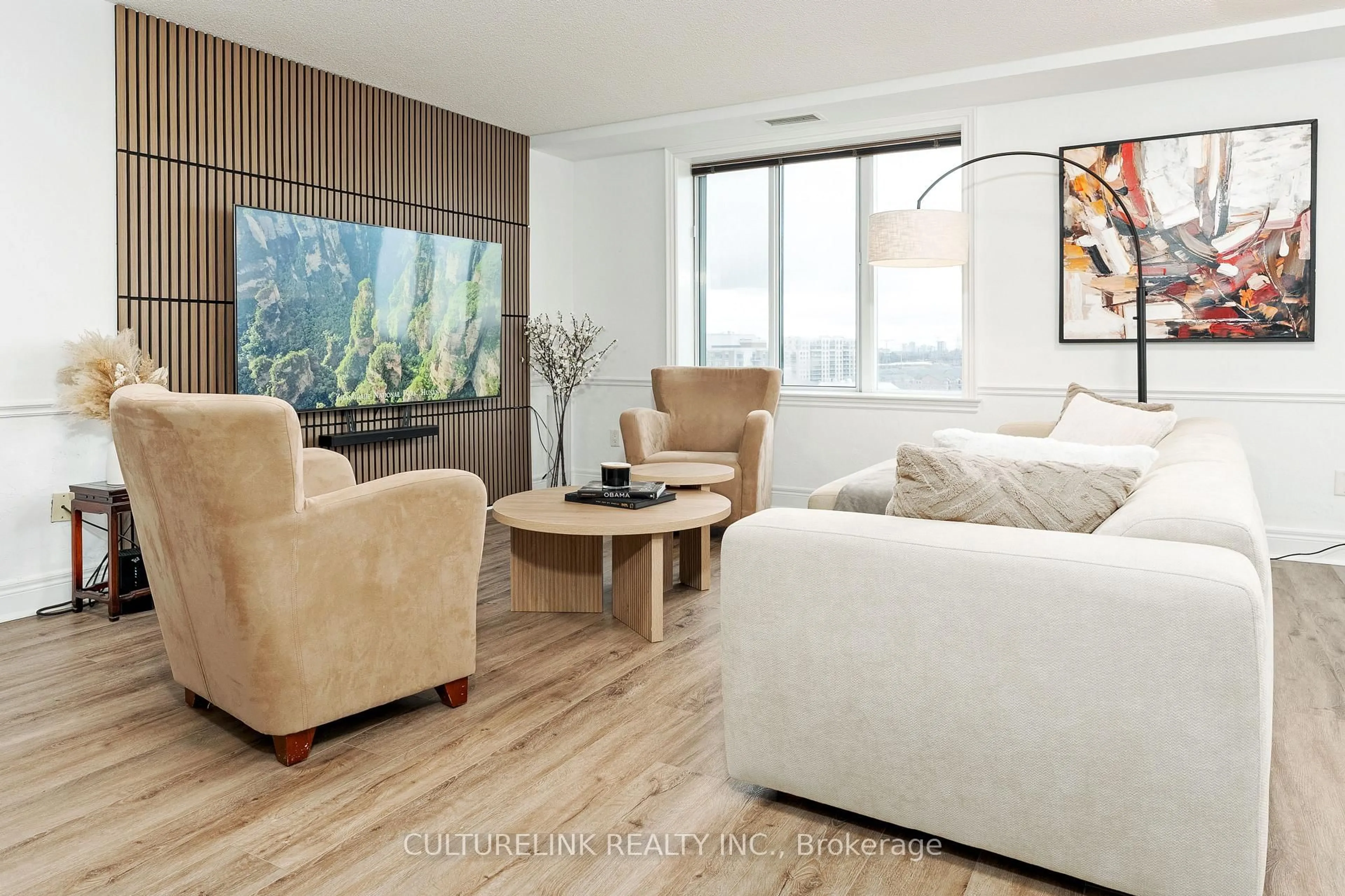 Living room with furniture, wood/laminate floor for 135 Pond Dr #Ph6, Markham Ontario L3T 7V6