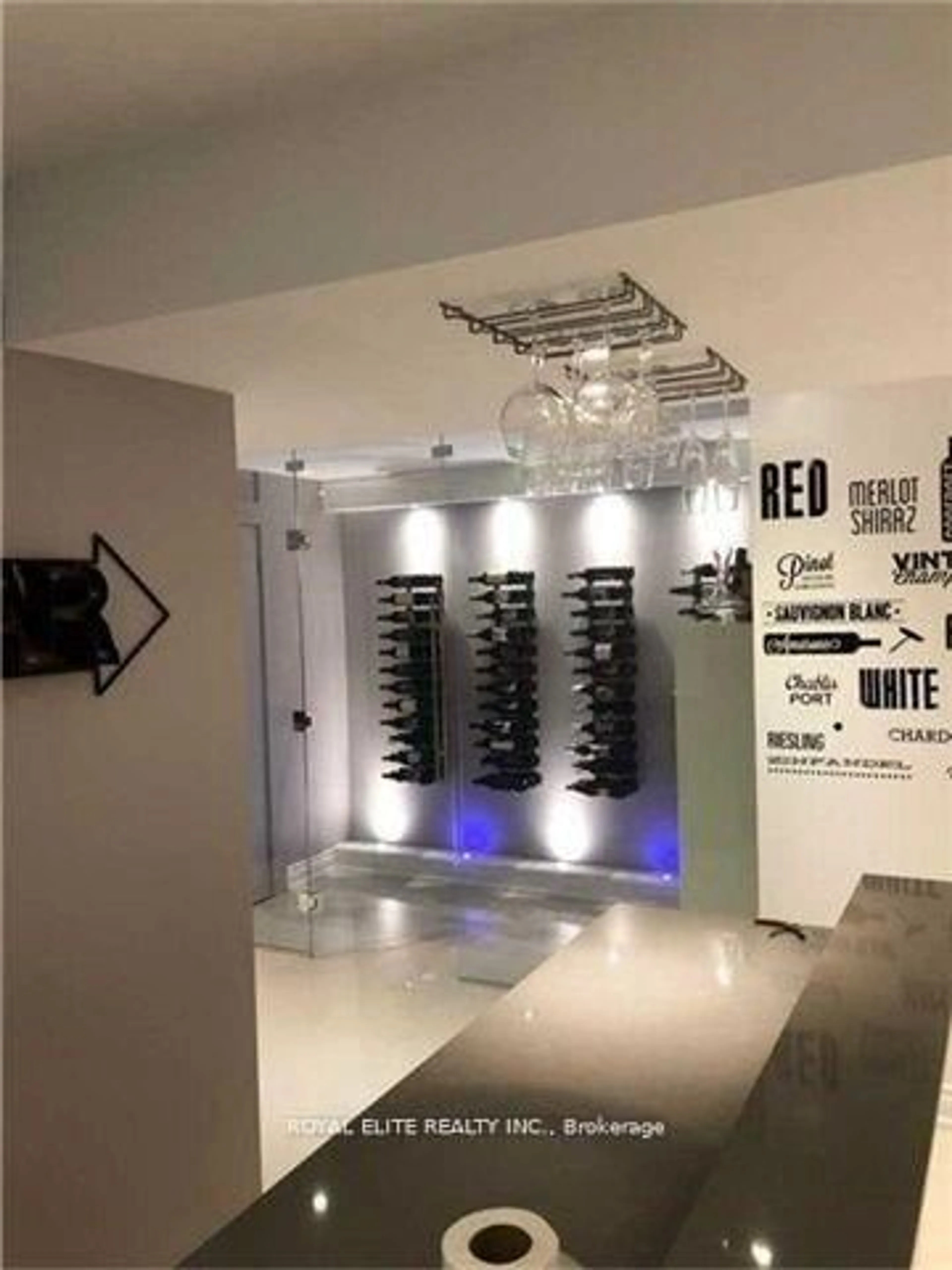 Indoor foyer for 18 Giardina Cres, Richmond Hill Ontario L4B 0G2