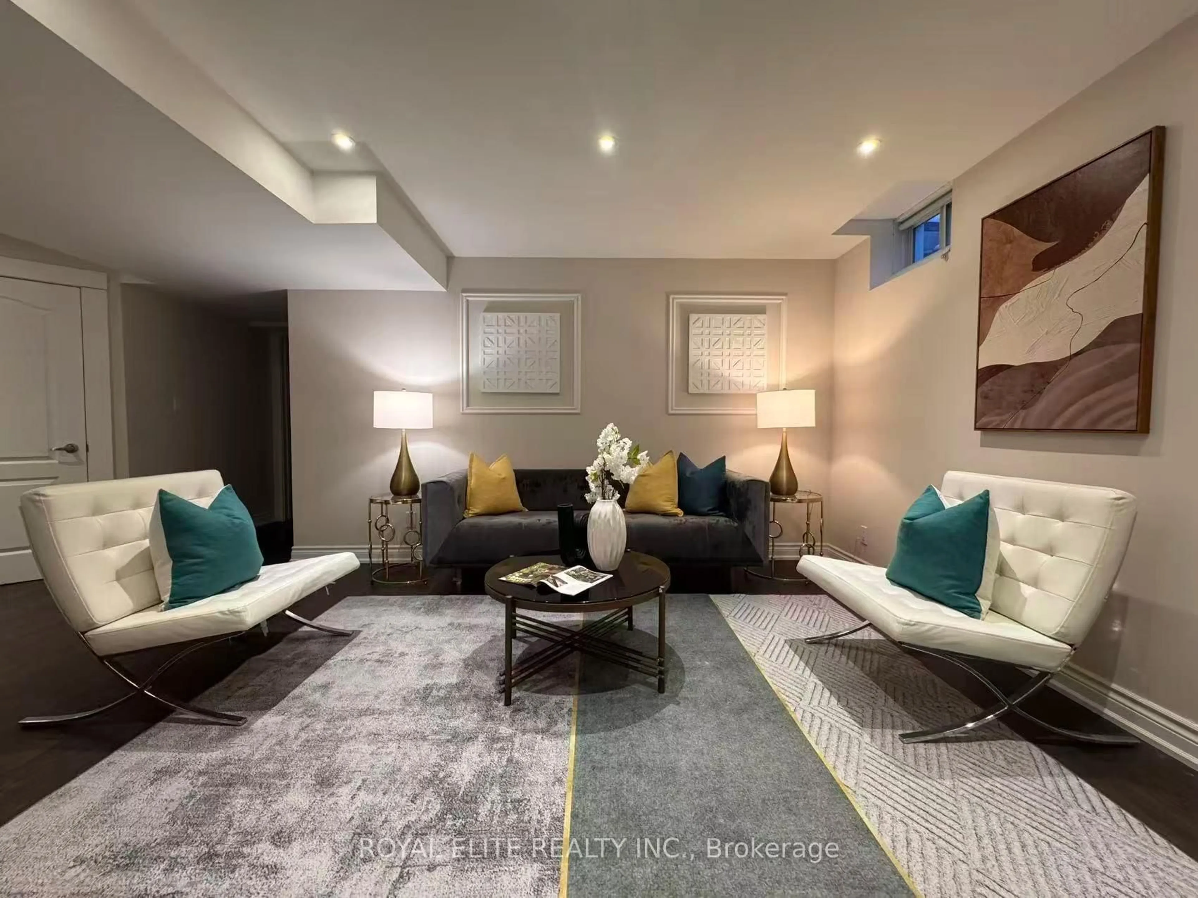 Living room with furniture, carpet floor for 18 Giardina Cres, Richmond Hill Ontario L4B 0G2