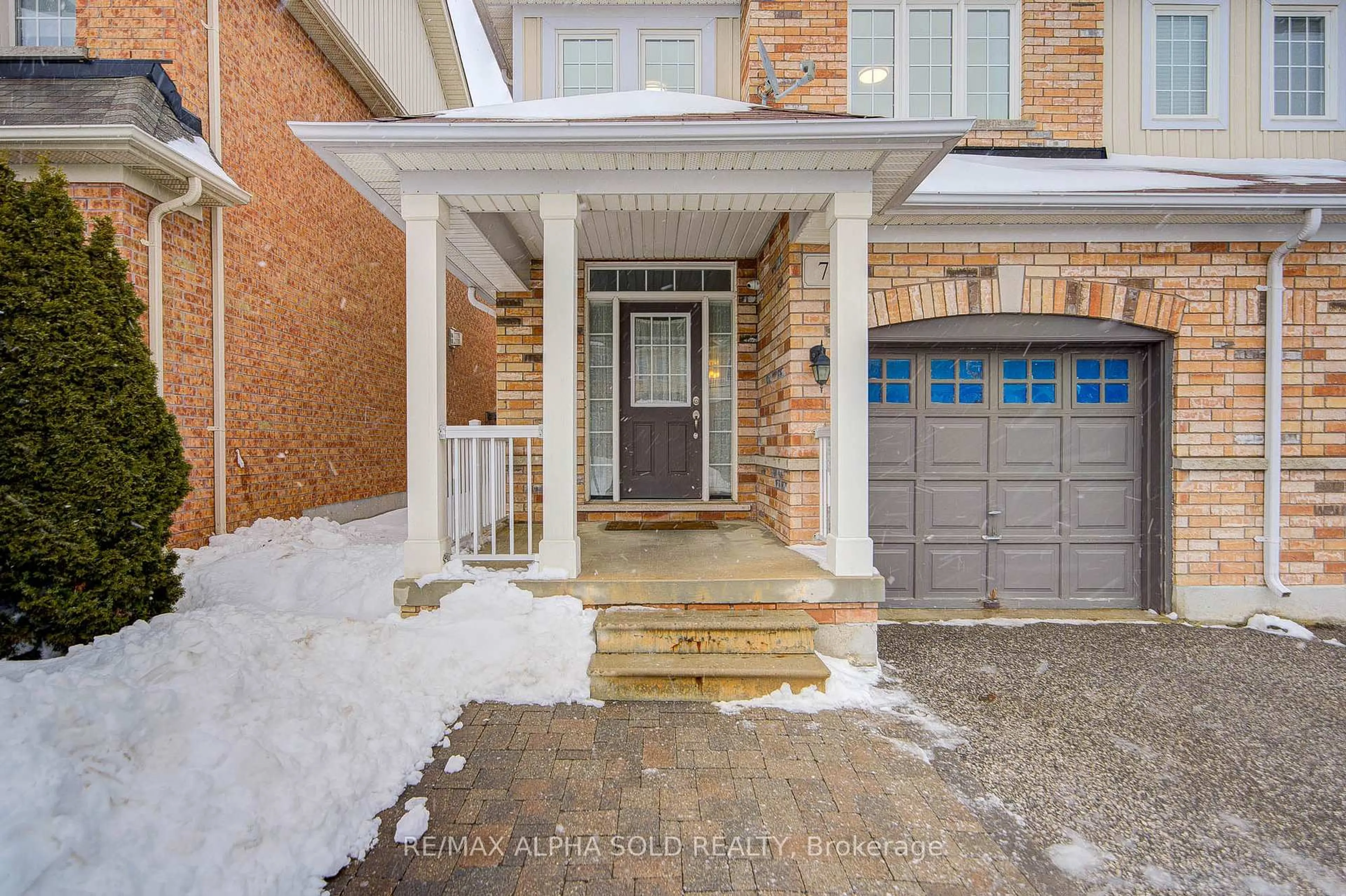 Indoor entryway for 74 Evershot Cres, Markham Ontario L6E 0L7