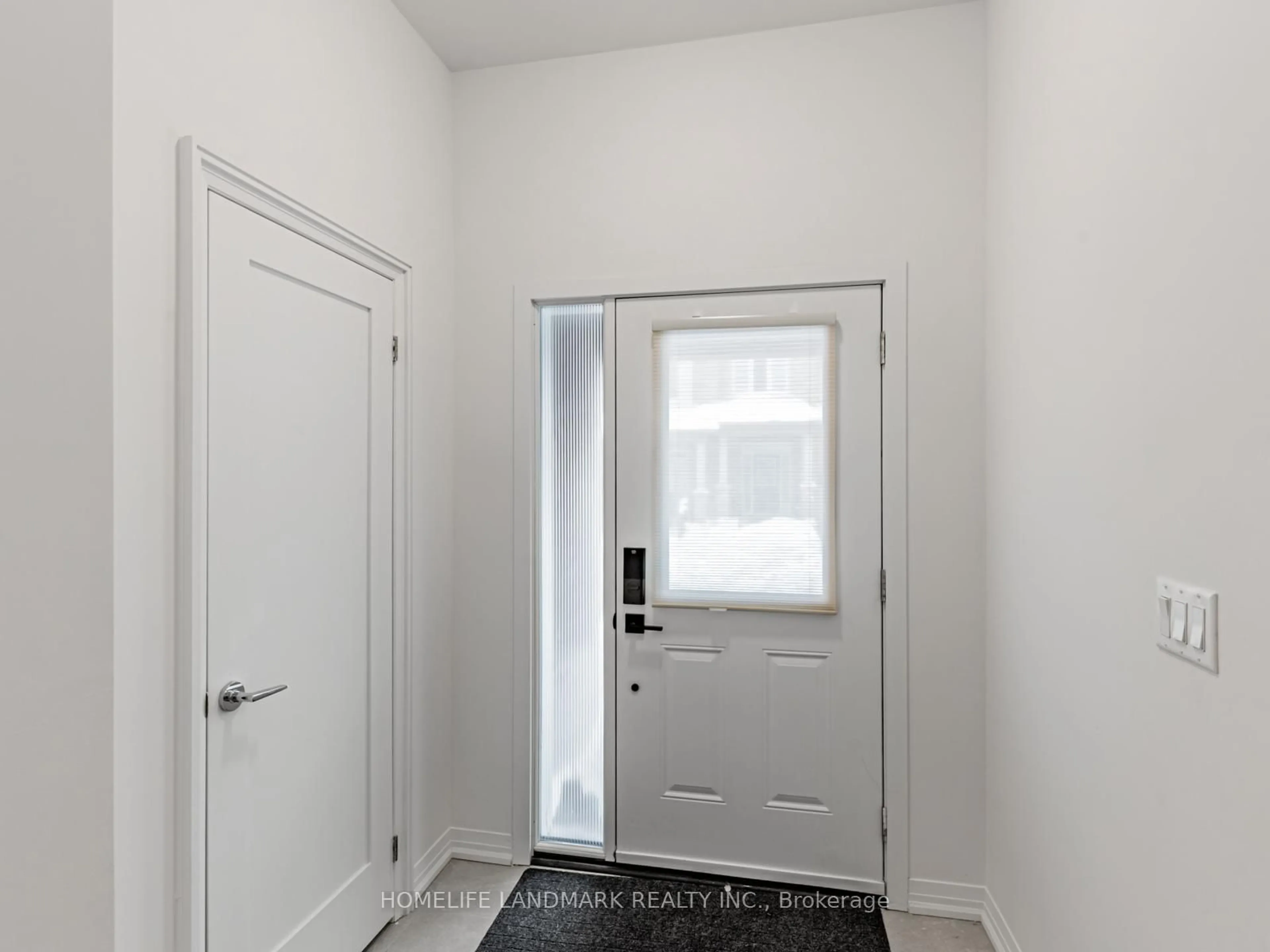 Indoor entryway for 9092 Woodbine Ave, Markham Ontario L3R 9W3