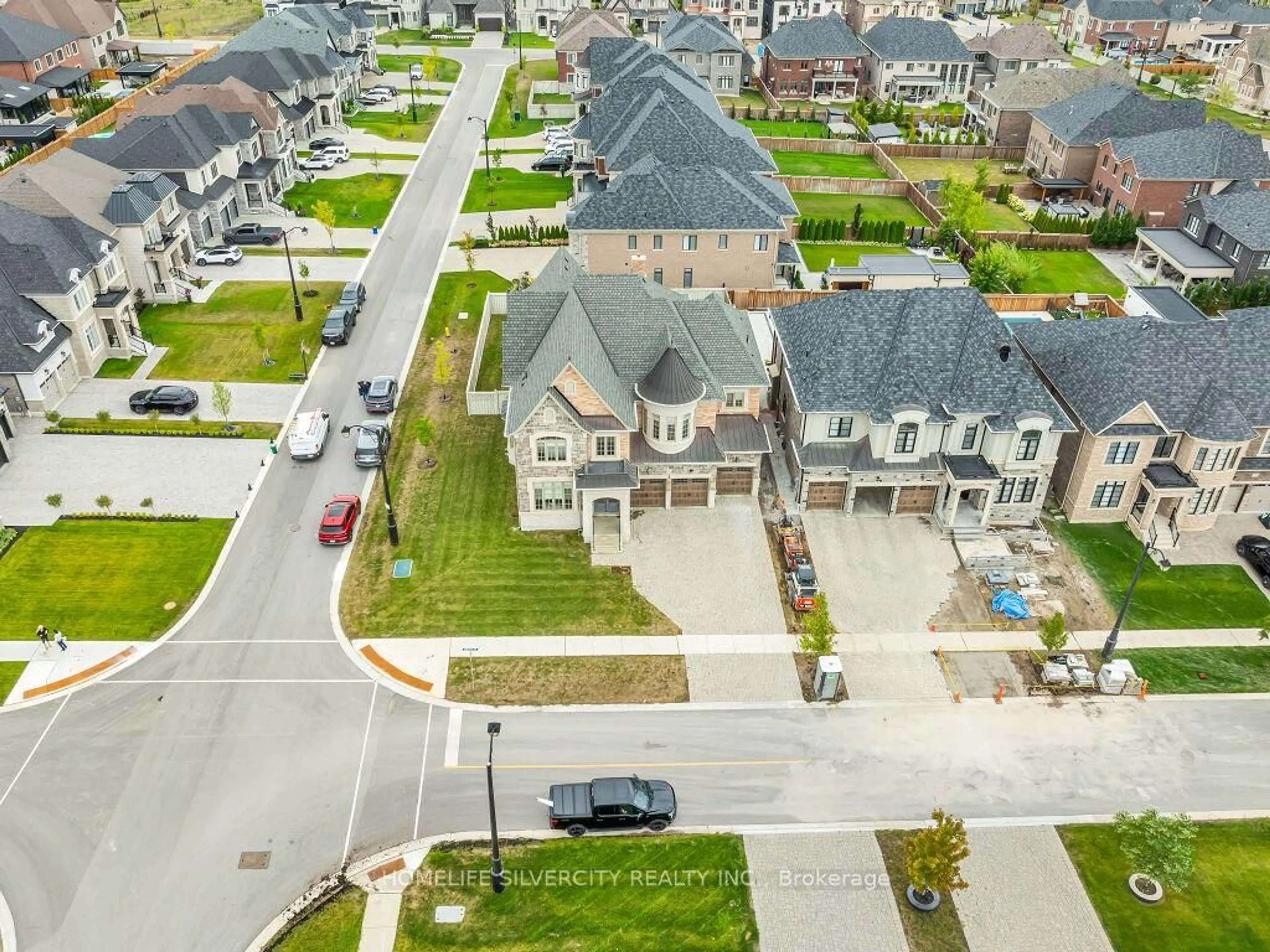 A pic from outside/outdoor area/front of a property/back of a property/a pic from drone, street for 2 ENDLESS Circ, Vaughan Ontario L4H 4N6