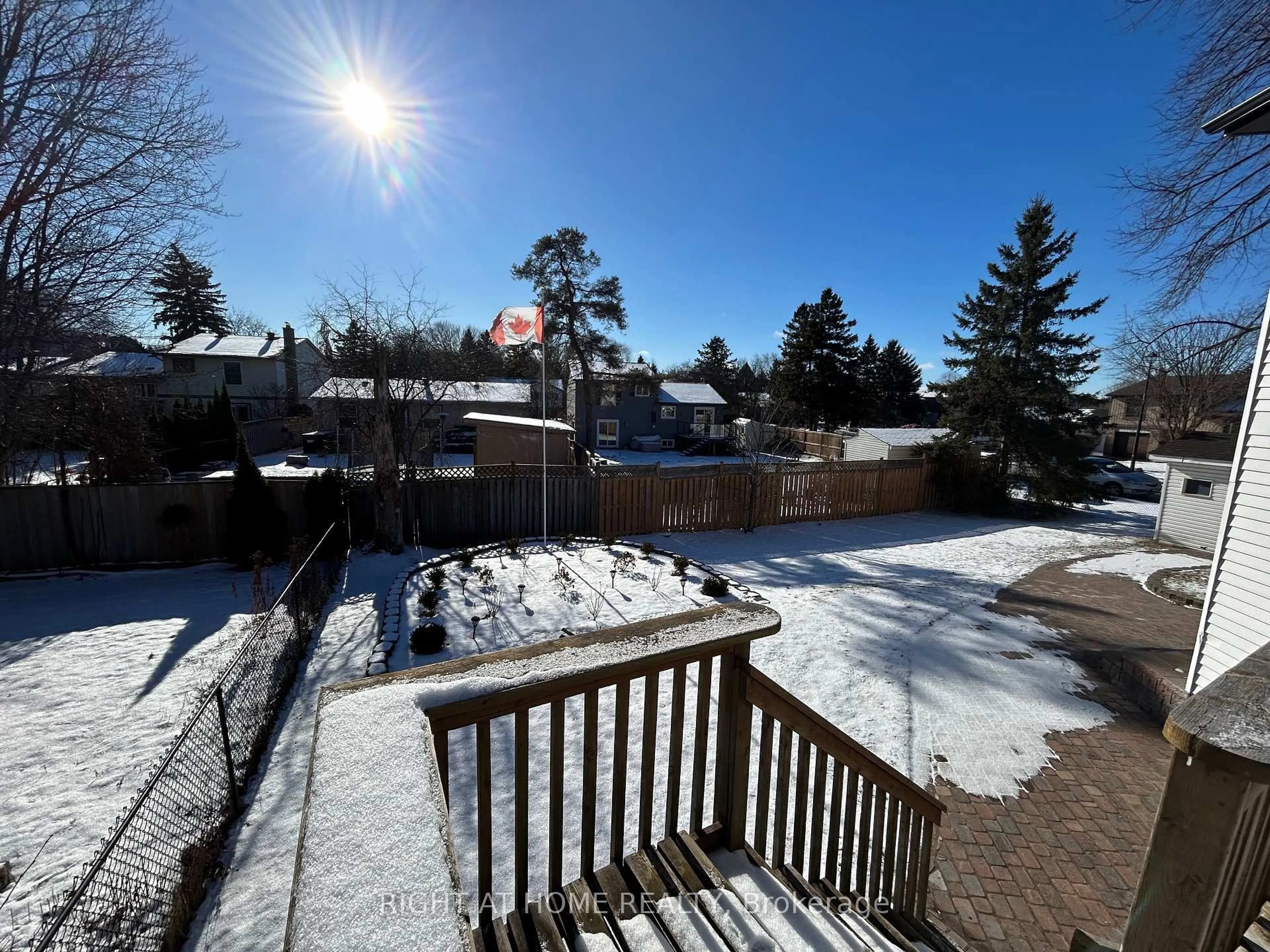 A pic from outside/outdoor area/front of a property/back of a property/a pic from drone, mountain view for 832 Boronia Cres, Newmarket Ontario L3Y 5J9
