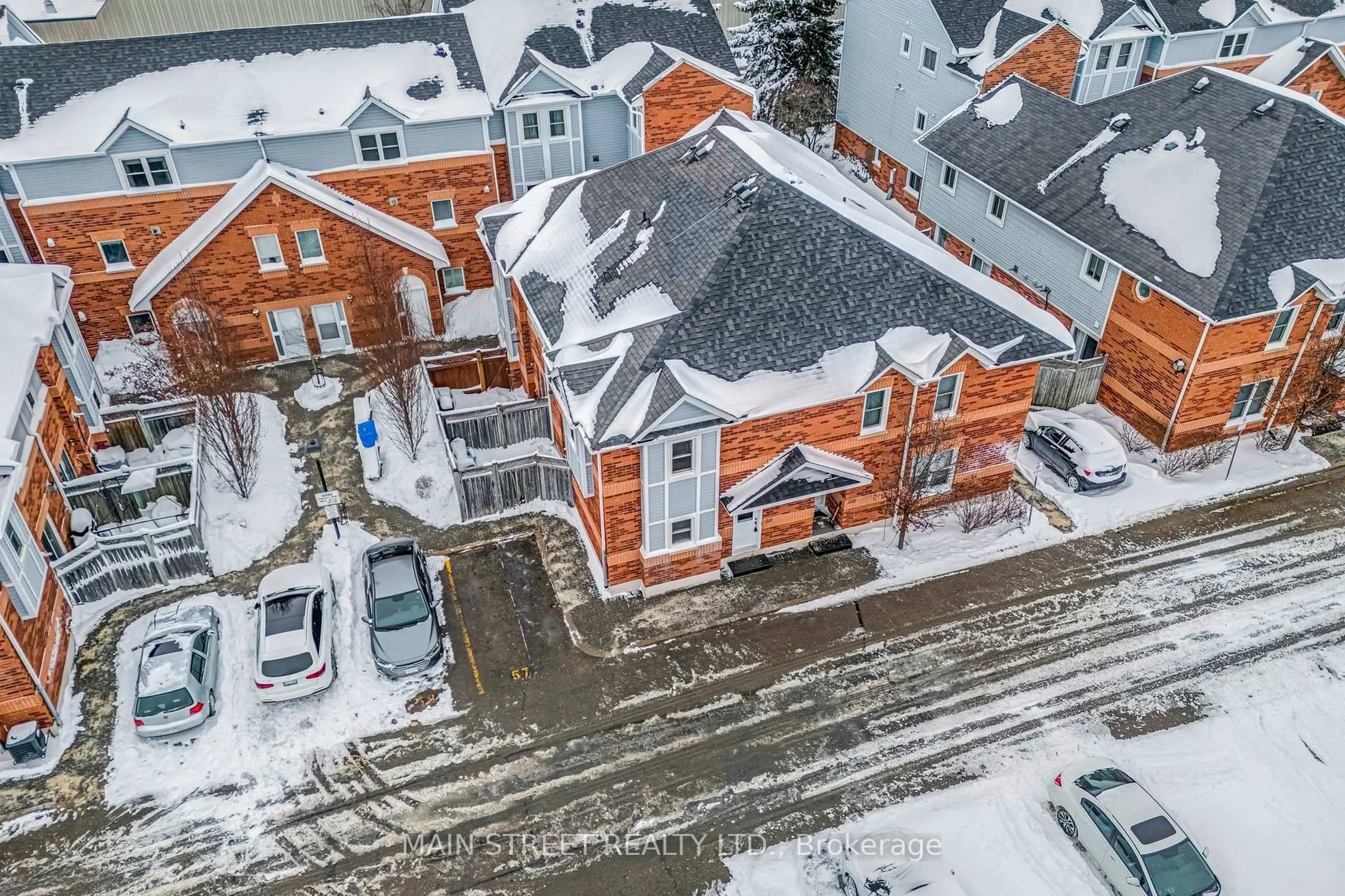 A pic from outside/outdoor area/front of a property/back of a property/a pic from drone, unknown for 12455 Ninth Line #111, Whitchurch-Stouffville Ontario L4A 1J3