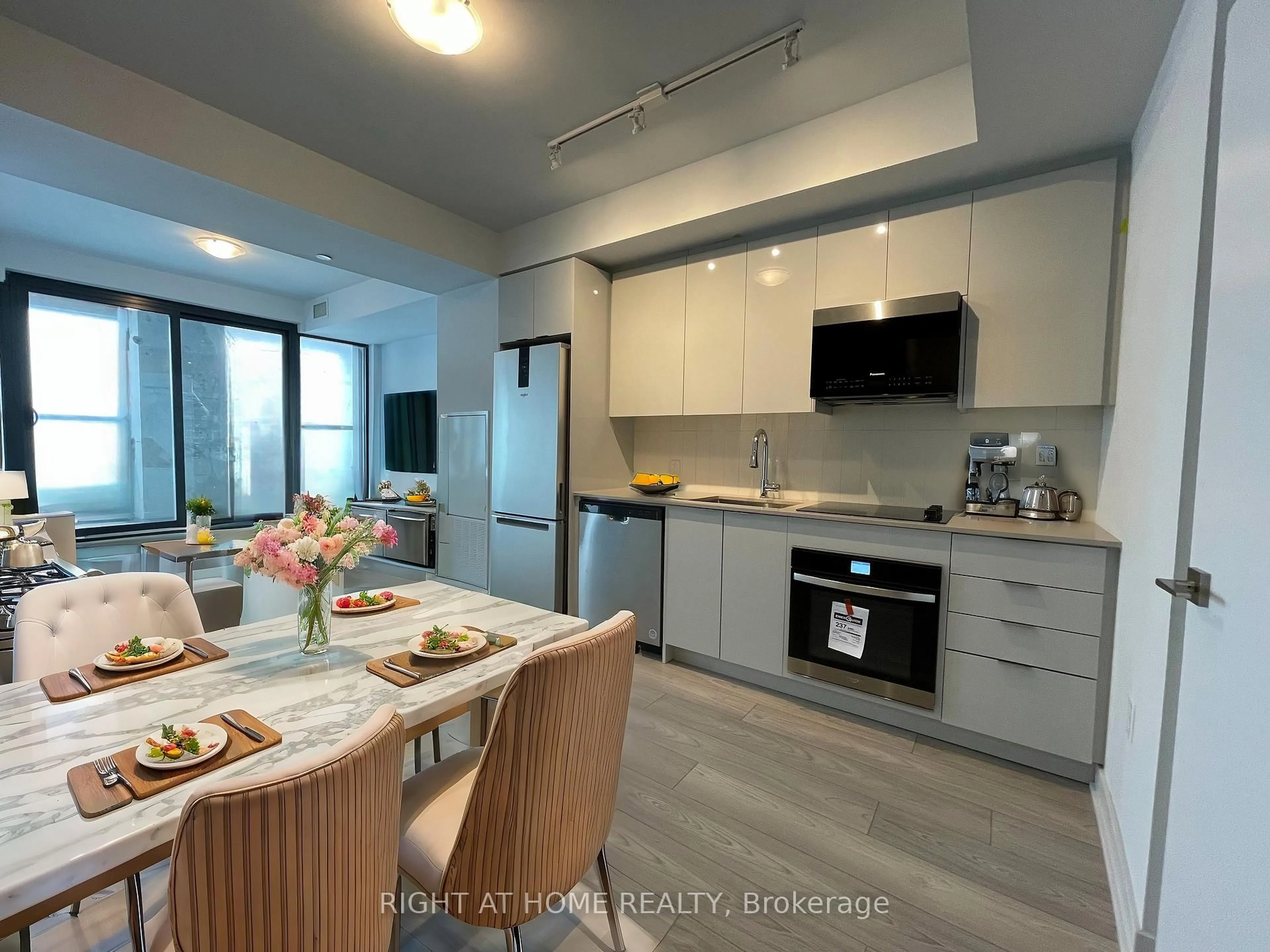 Open concept kitchen, unknown for 2920 Highway 7 #4403, Vaughan Ontario L4K 0P4