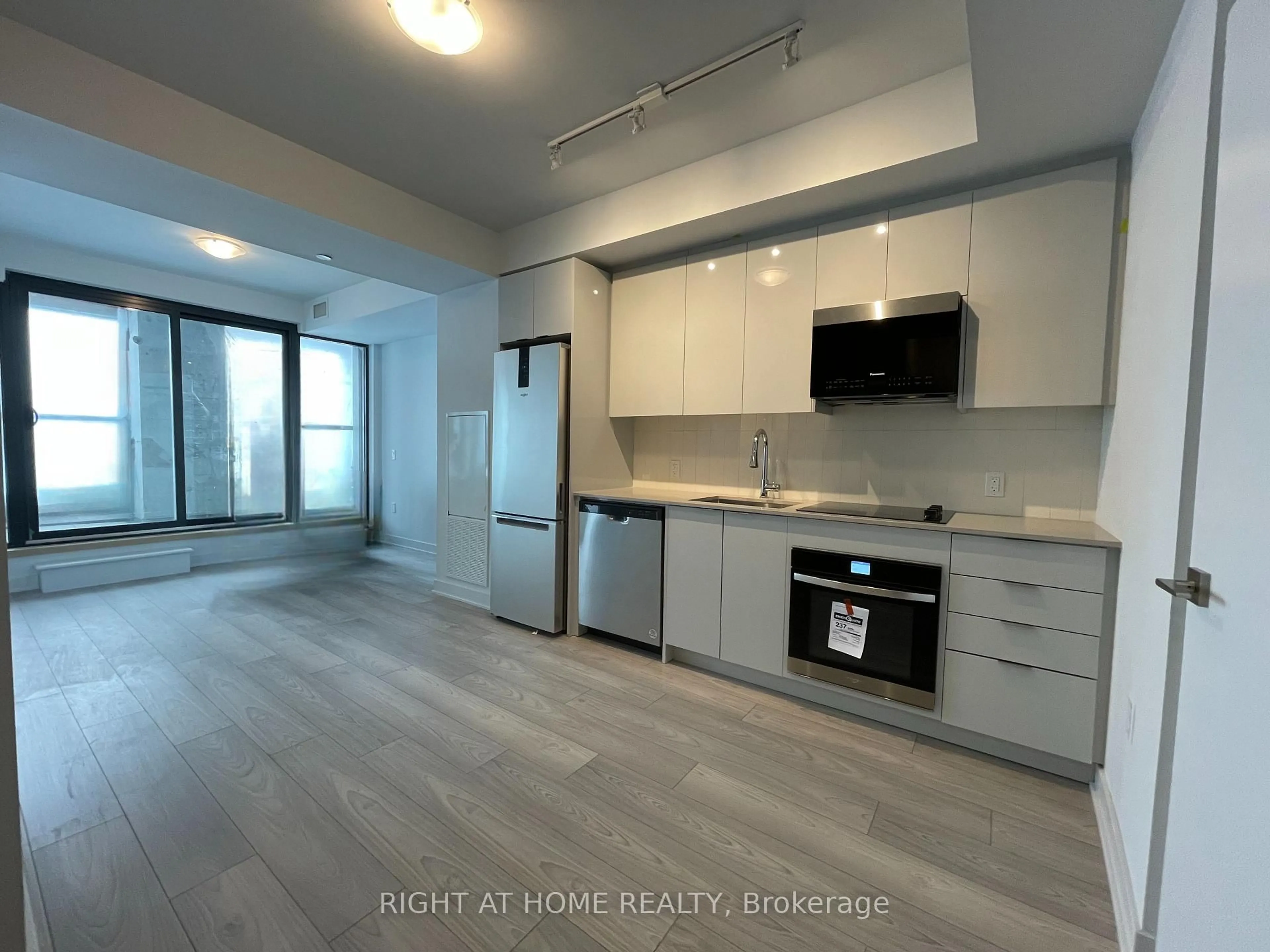 Unknown for 2920 Highway 7 #4403, Vaughan Ontario L4K 0P4