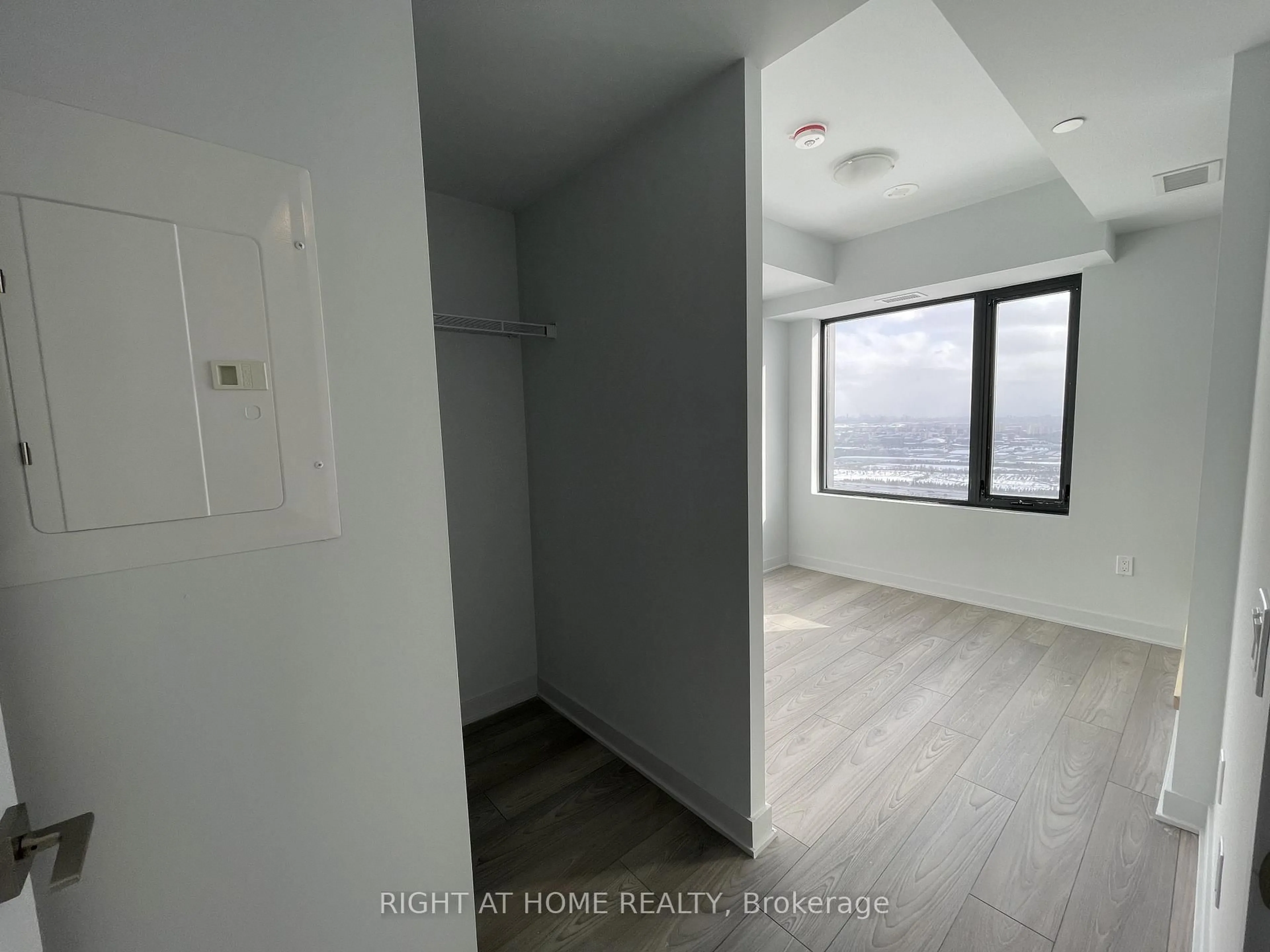 A pic of a room for 2920 Highway 7 #4403, Vaughan Ontario L4K 0P4