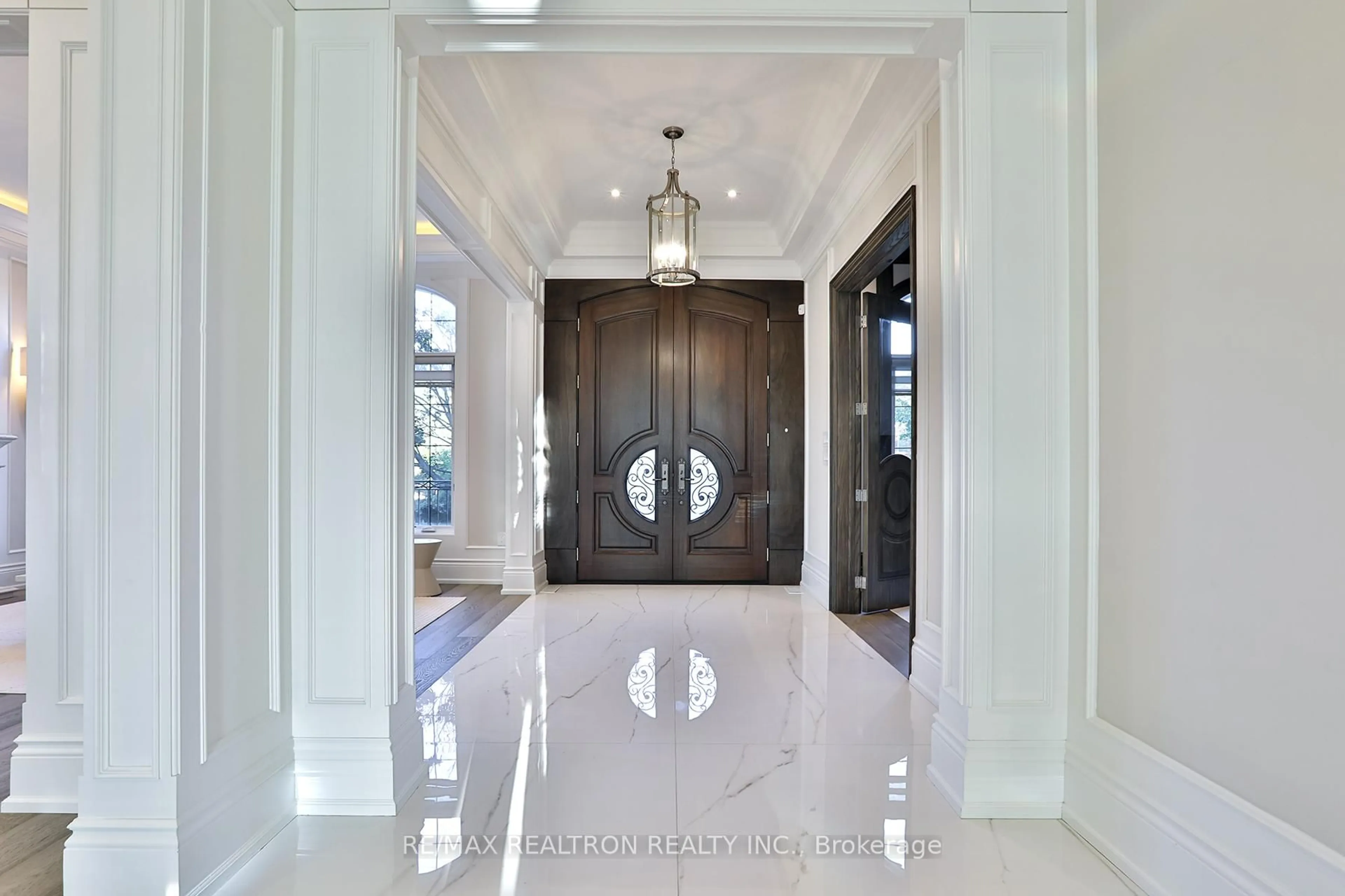 Indoor entryway for 56 Sanderson Cres, Richmond Hill Ontario L4C 5L4