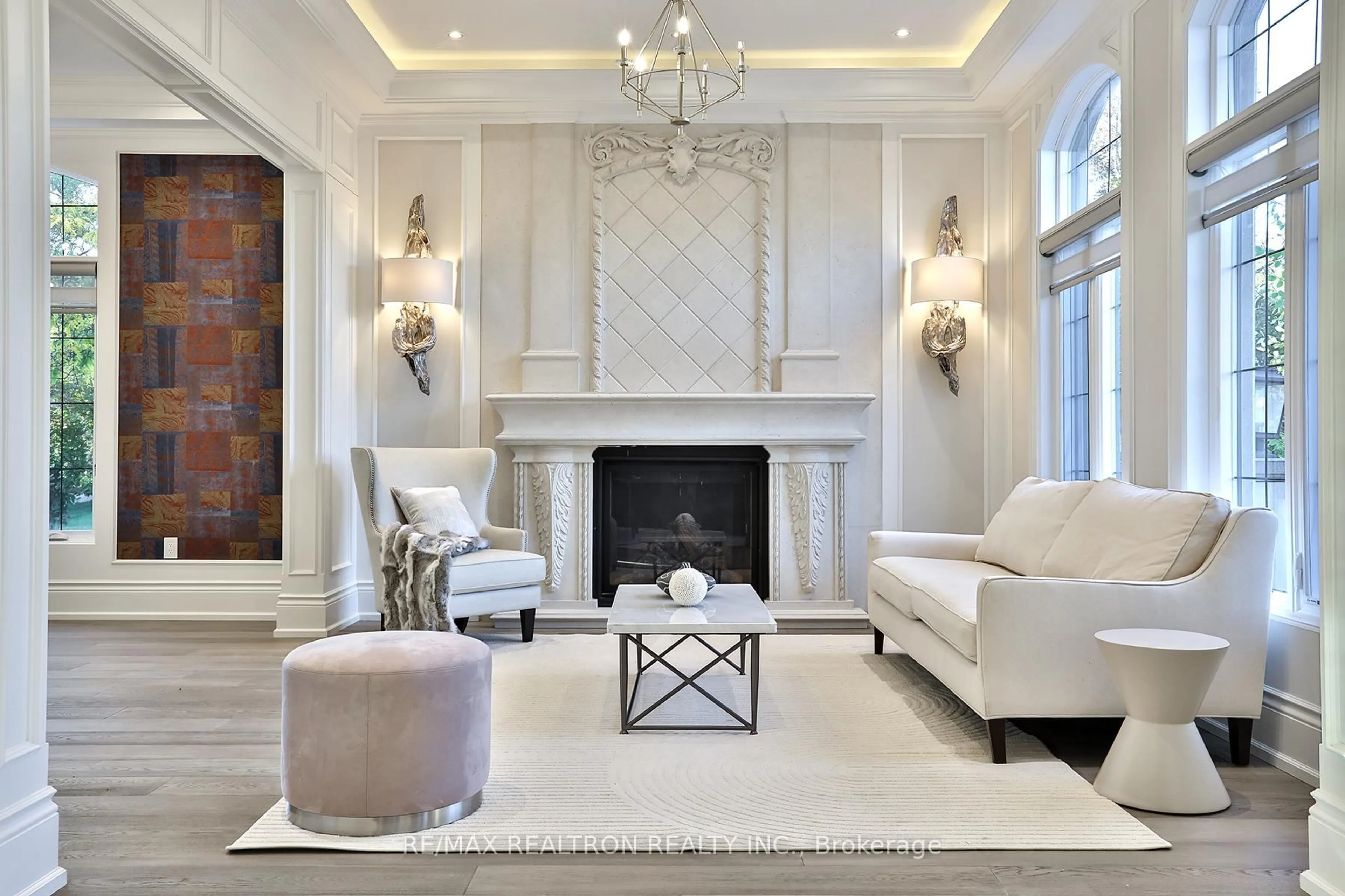 Living room with furniture, ceramic/tile floor for 56 Sanderson Cres, Richmond Hill Ontario L4C 5L4