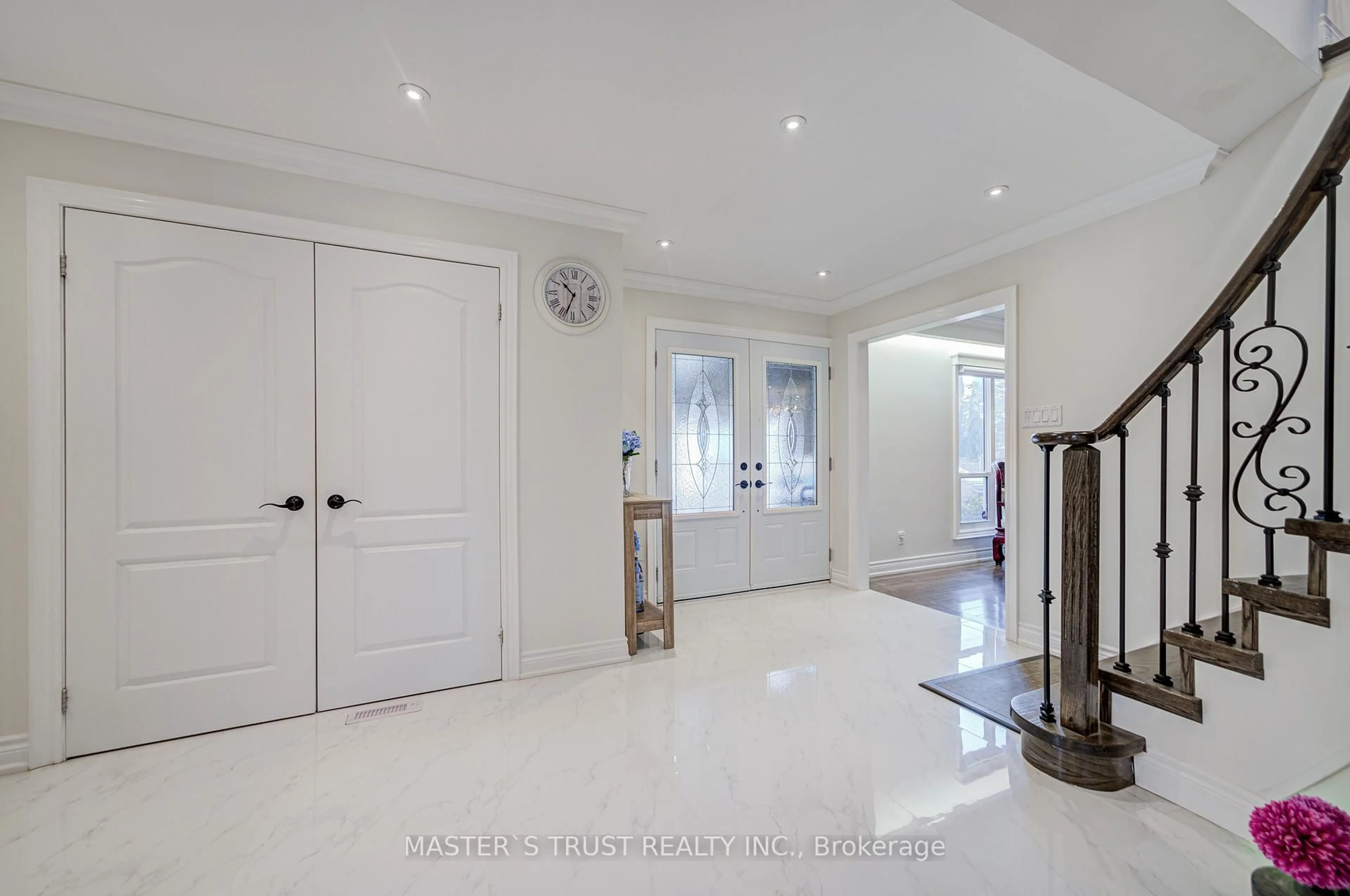 Indoor foyer for 72 Rose Way, Markham Ontario L3P 3S6