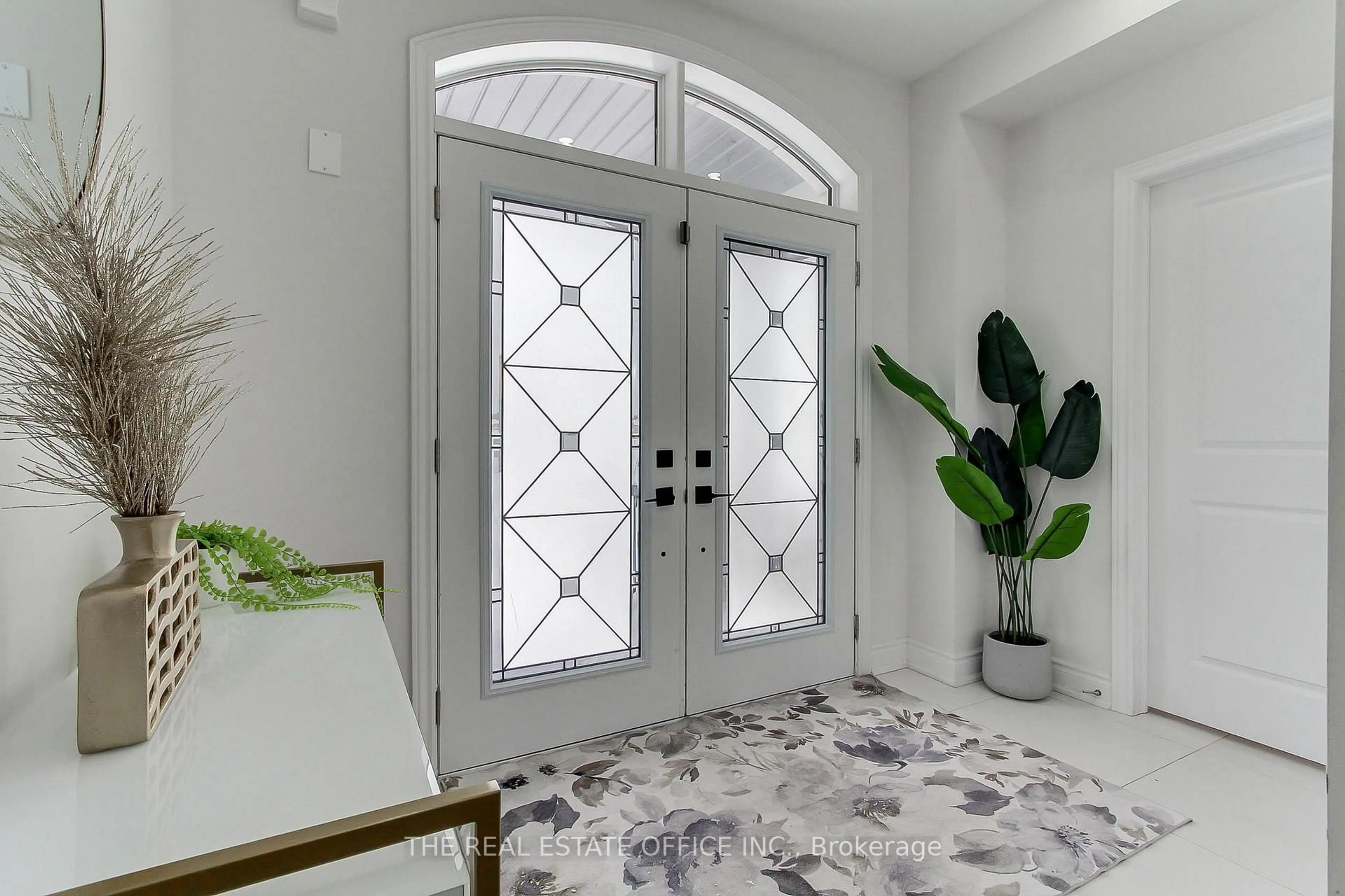 Indoor entryway for 1533 Prentice Rd, Innisfil Ontario L9S 0R3