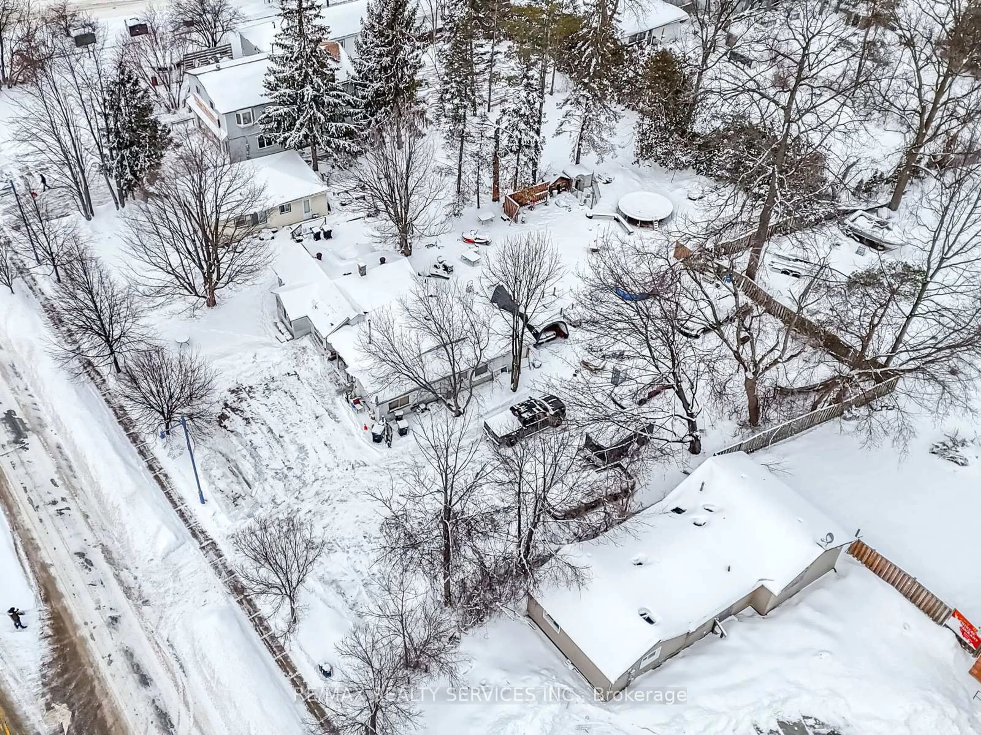 A pic from outside/outdoor area/front of a property/back of a property/a pic from drone, street for 908 Innisfil Beach Rd, Innisfil Ontario L9S 2C2