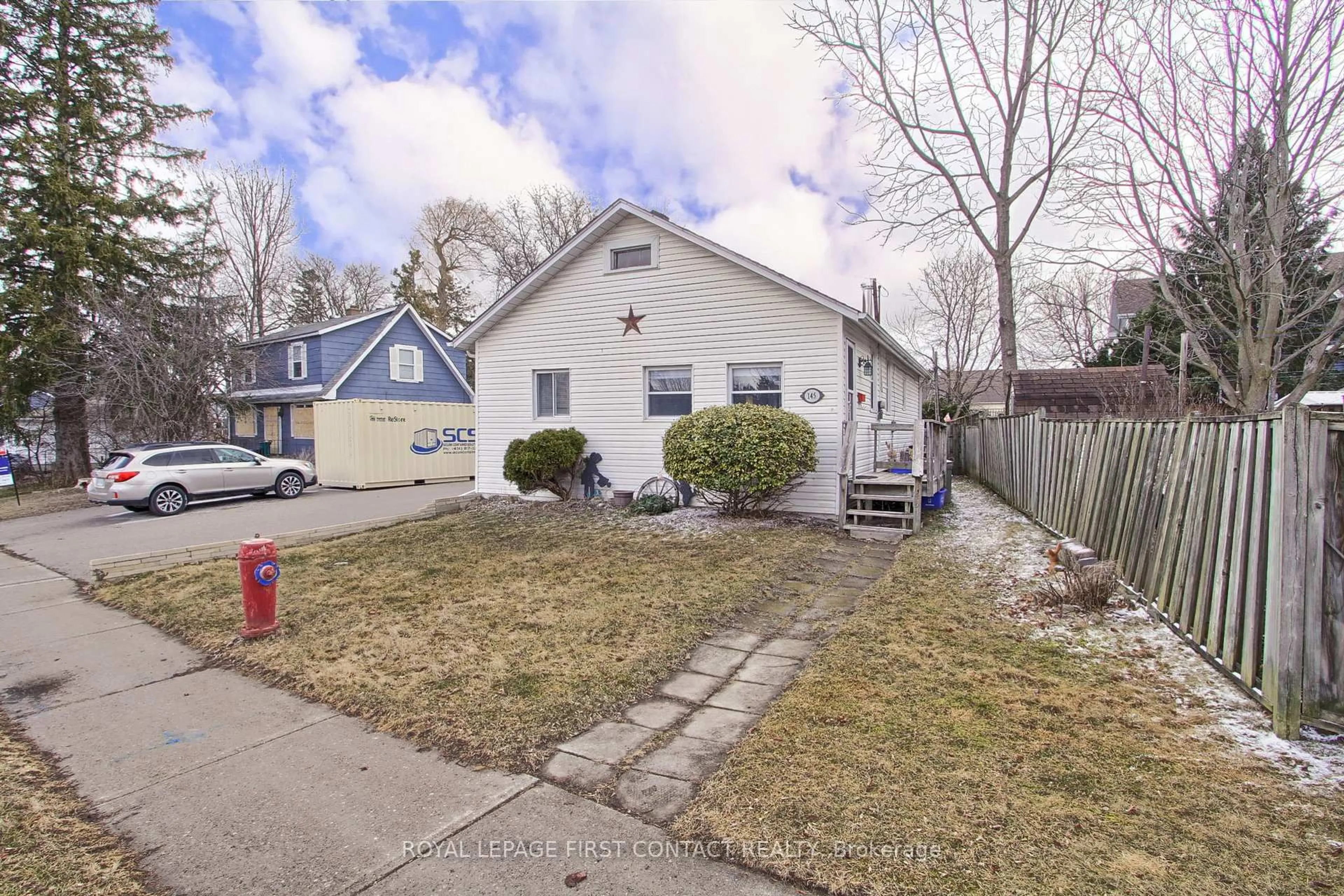 A pic from outside/outdoor area/front of a property/back of a property/a pic from drone, street for 145 Wesley St, Newmarket Ontario L3Y 3N9