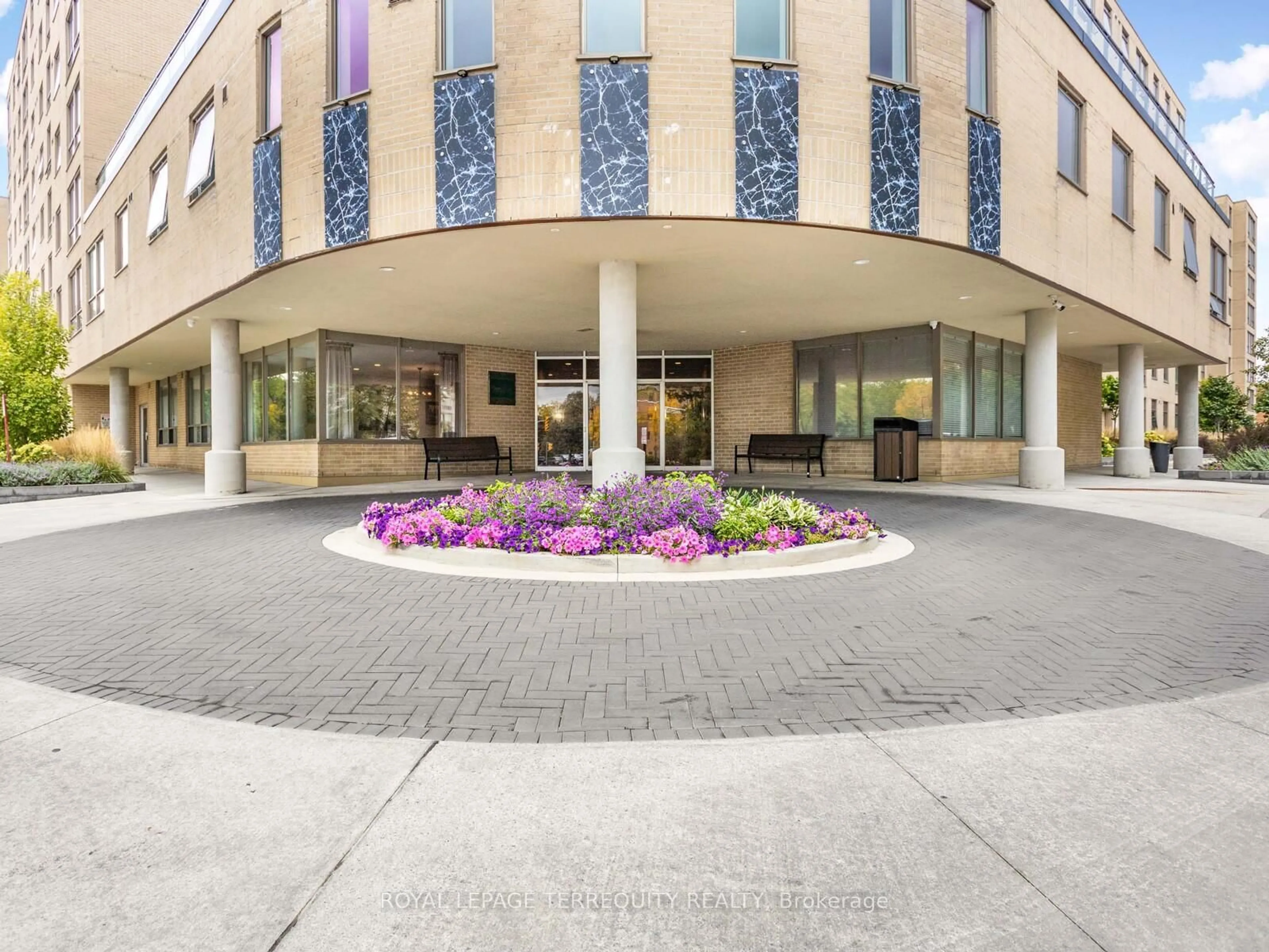 Unknown for 326 Major Mackenzie Dr #203, Richmond Hill Ontario L4C 8T4