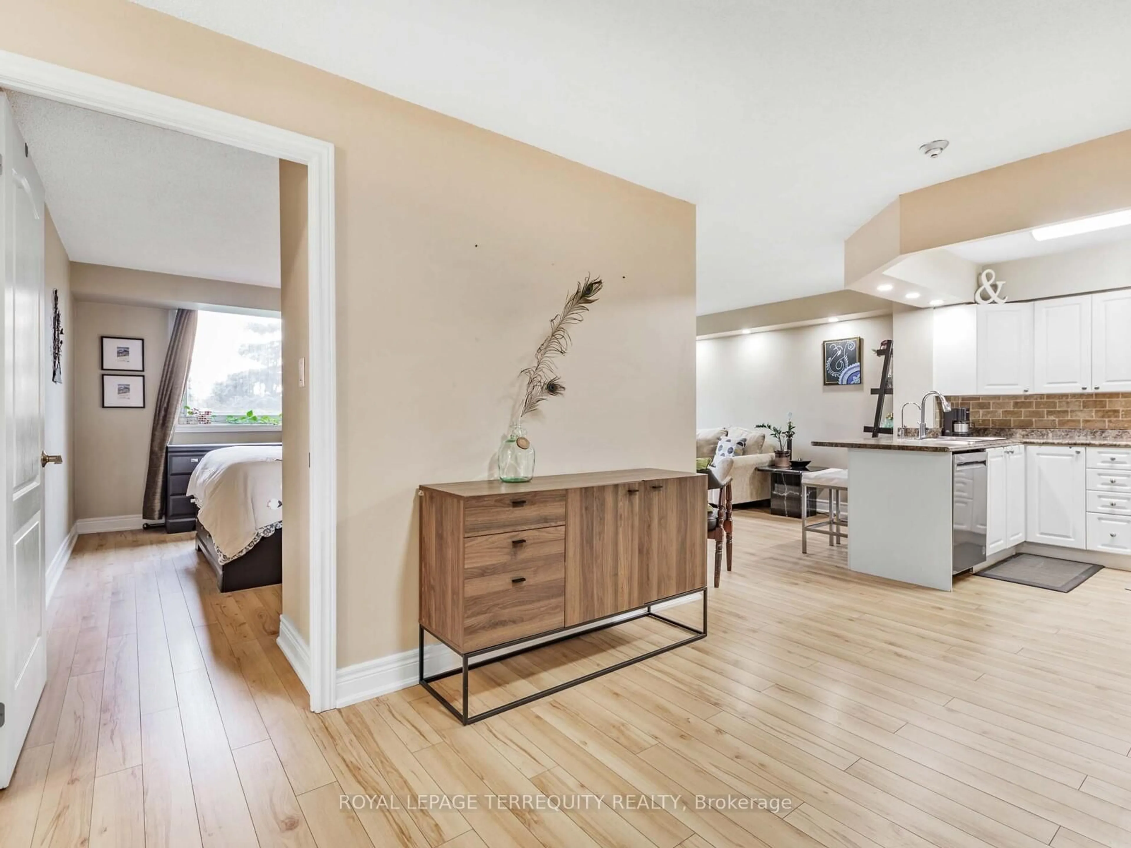 Unknown for 326 Major Mackenzie Dr #203, Richmond Hill Ontario L4C 8T4