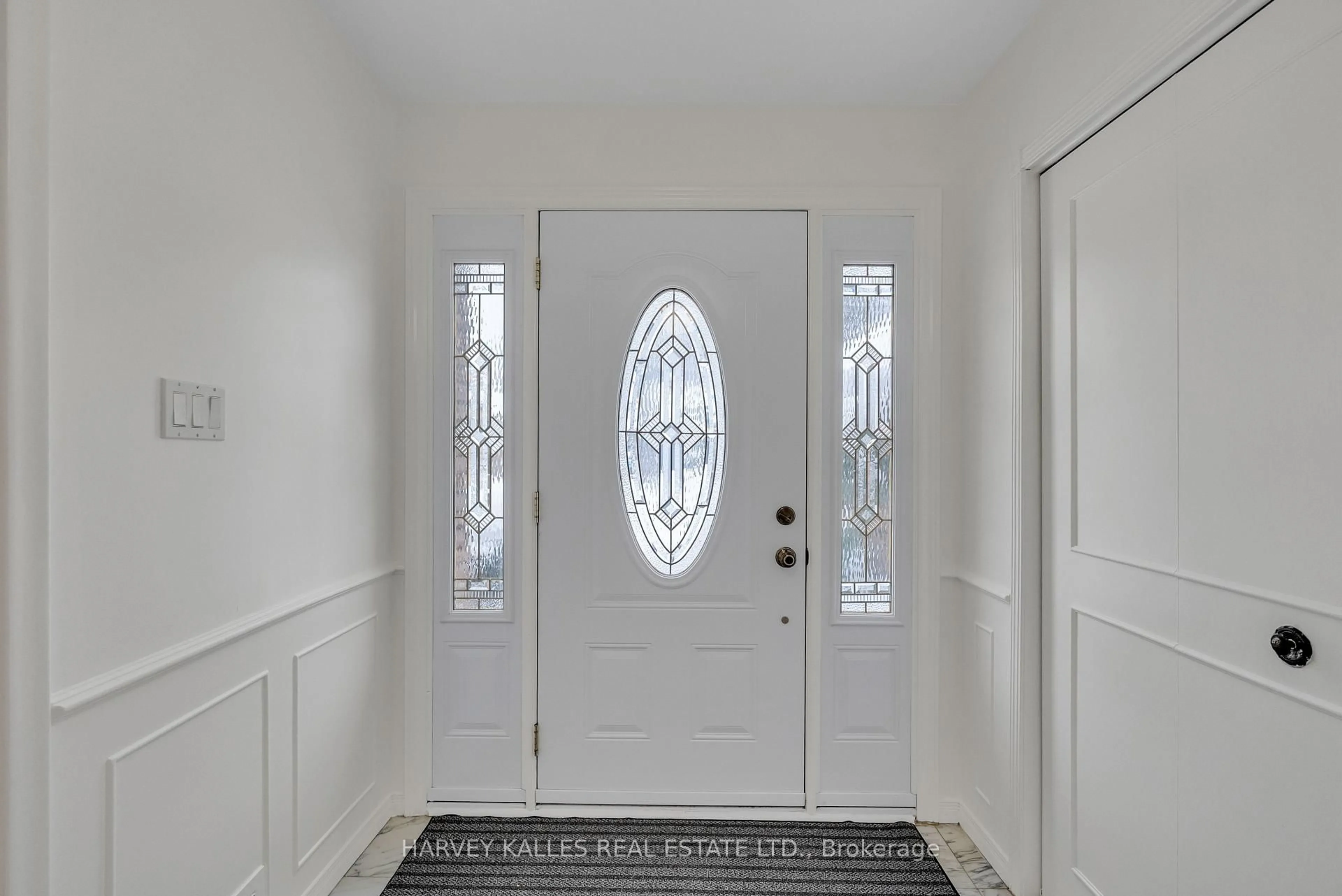 Indoor entryway for 9 Bucks Green Rd, Markham Ontario L3T 4G1