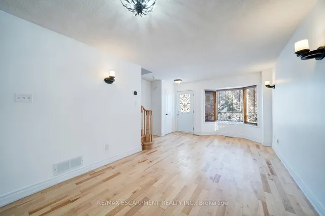 108 Olde Bayview Ave, Richmond Hill 3
