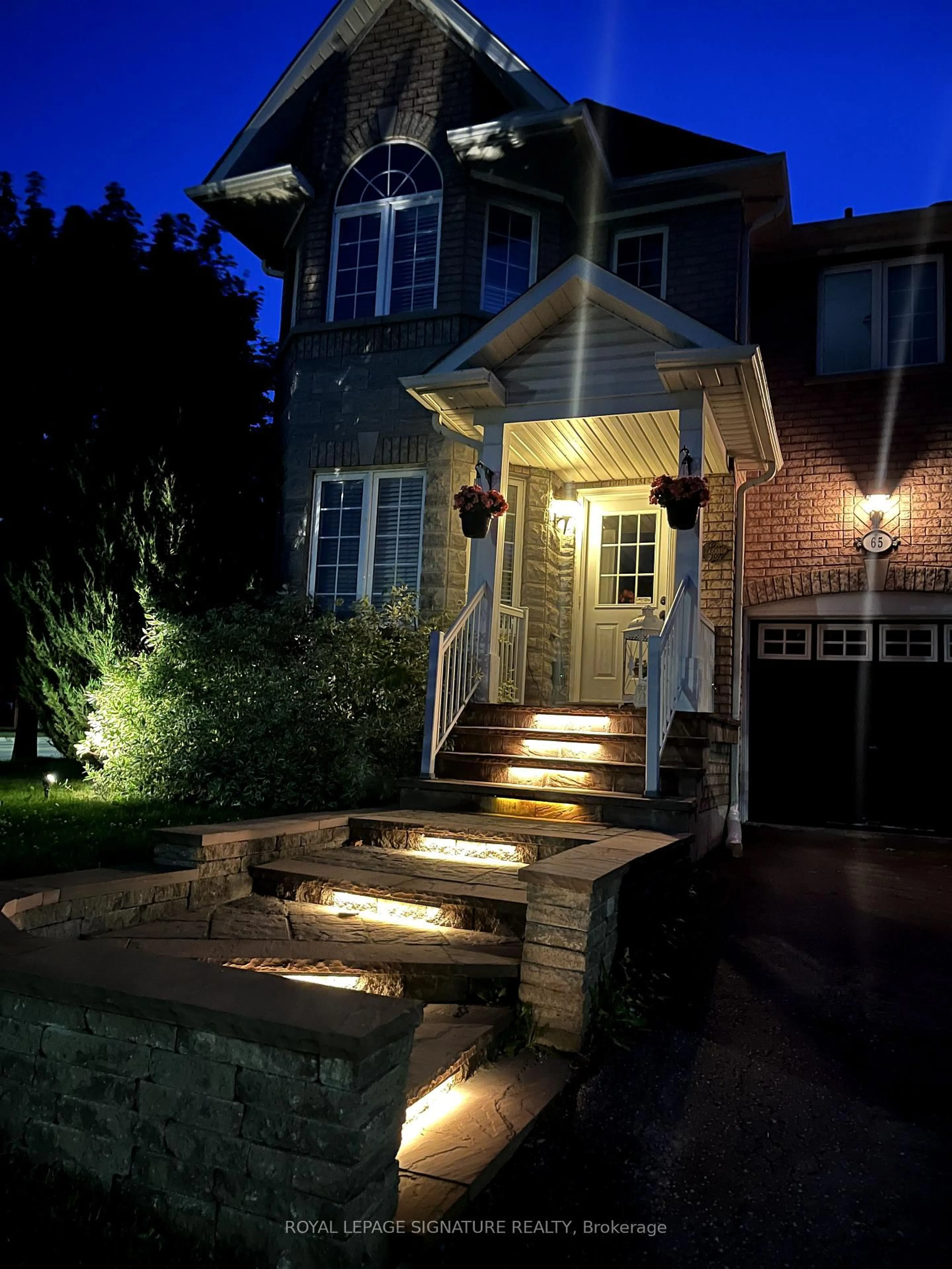 Unknown for 65 Red River Cres, Newmarket Ontario L3X 2X2