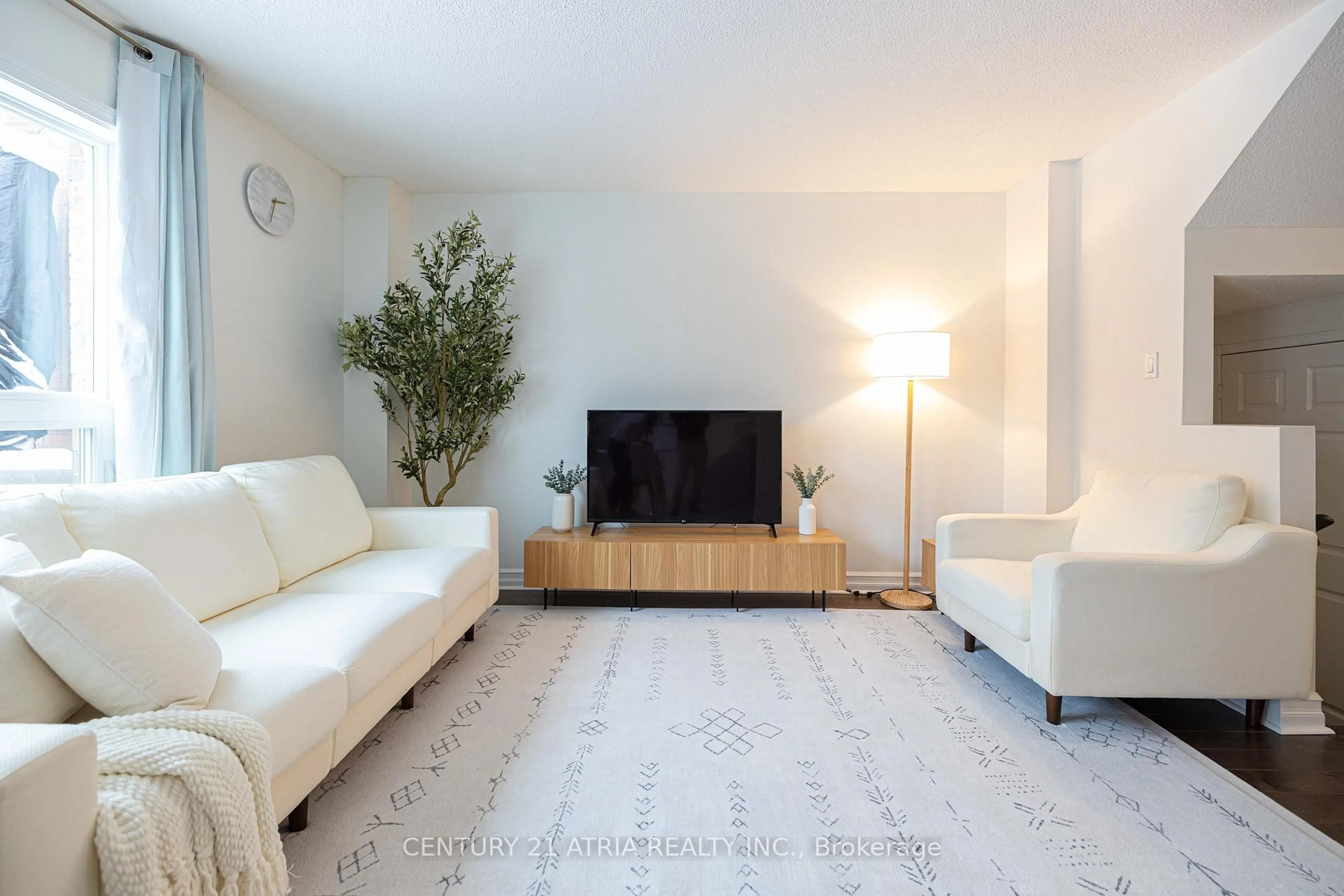 Living room with furniture, unknown for 56 Royal chapin Cres, Richmond Hill Ontario L4S 2A7