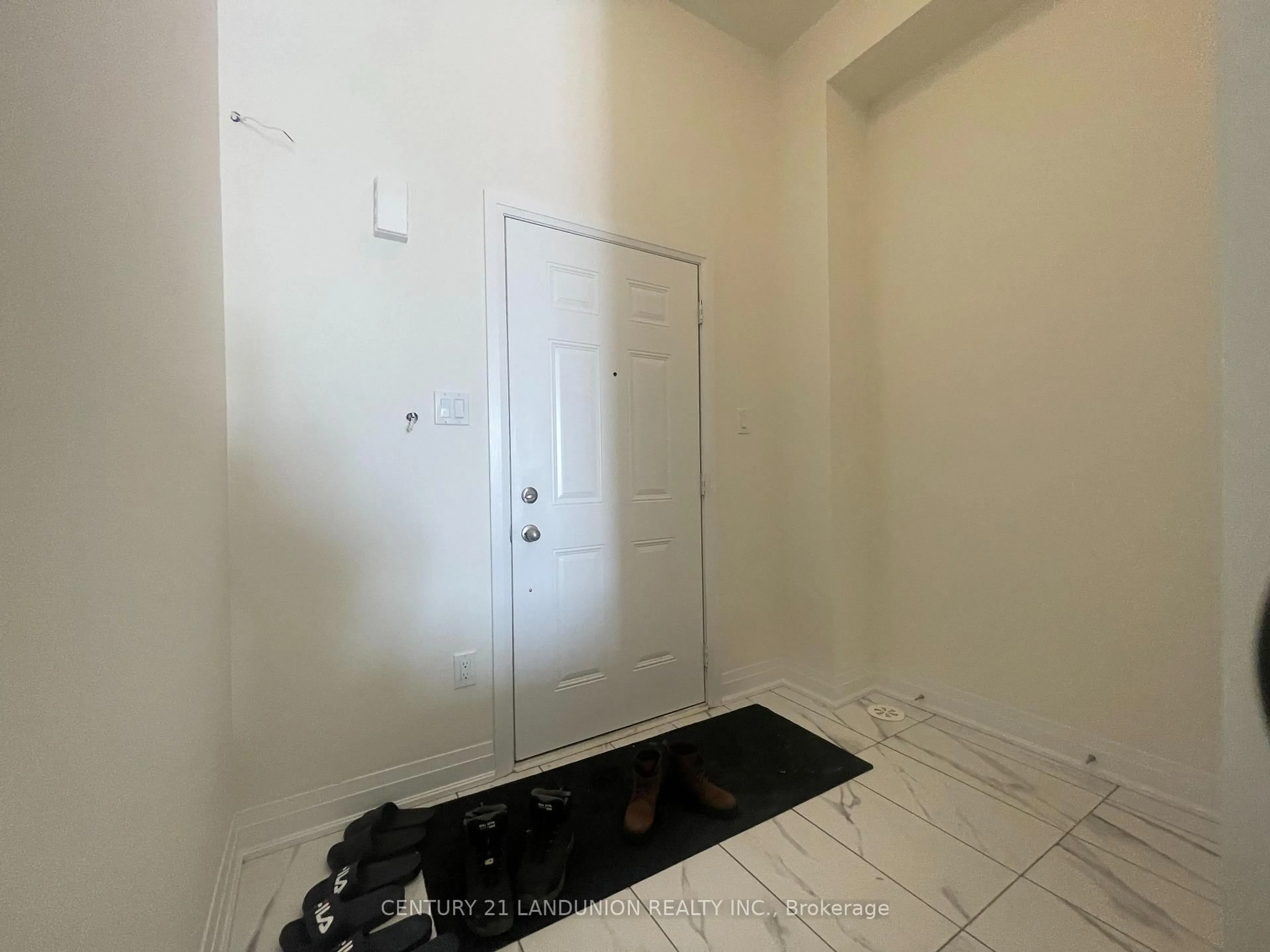 A pic of a room for 17 McConaghy Crt, Vaughan Ontario L6A 5C1