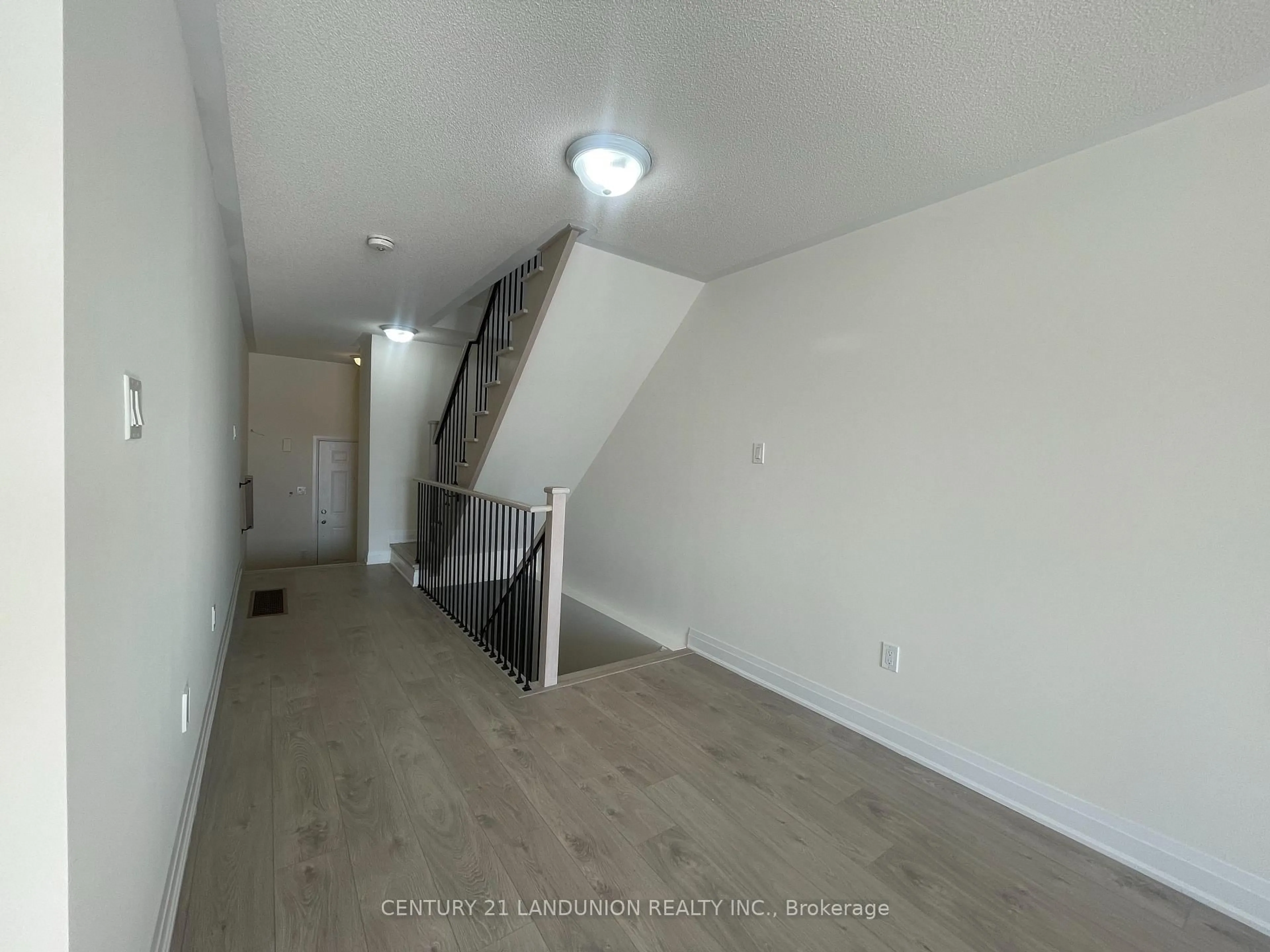 A pic of a room for 17 McConaghy Crt, Vaughan Ontario L6A 5C1