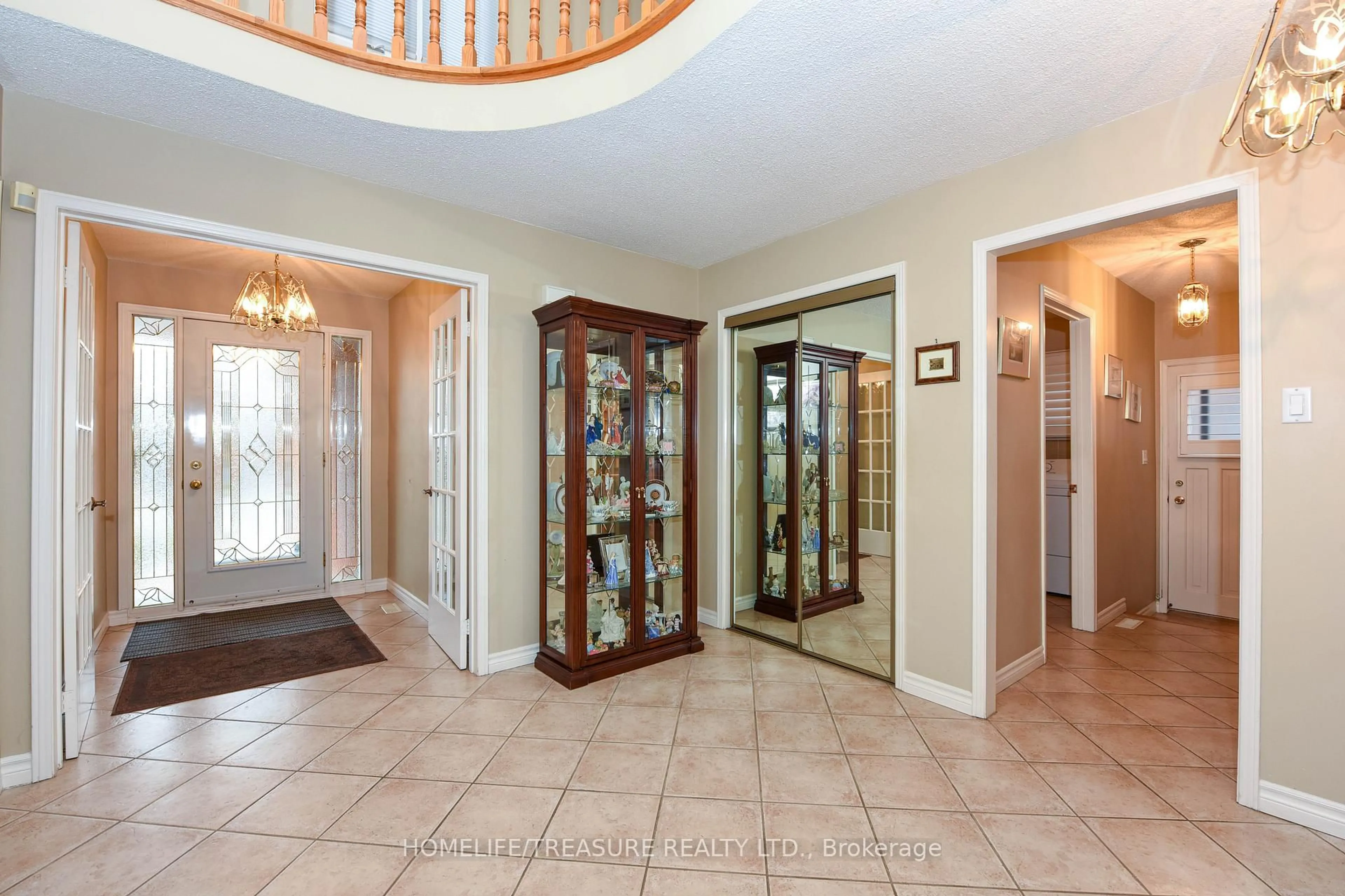 Indoor foyer for 527 ABERDEEN Ave, Vaughan Ontario L4L 5J5