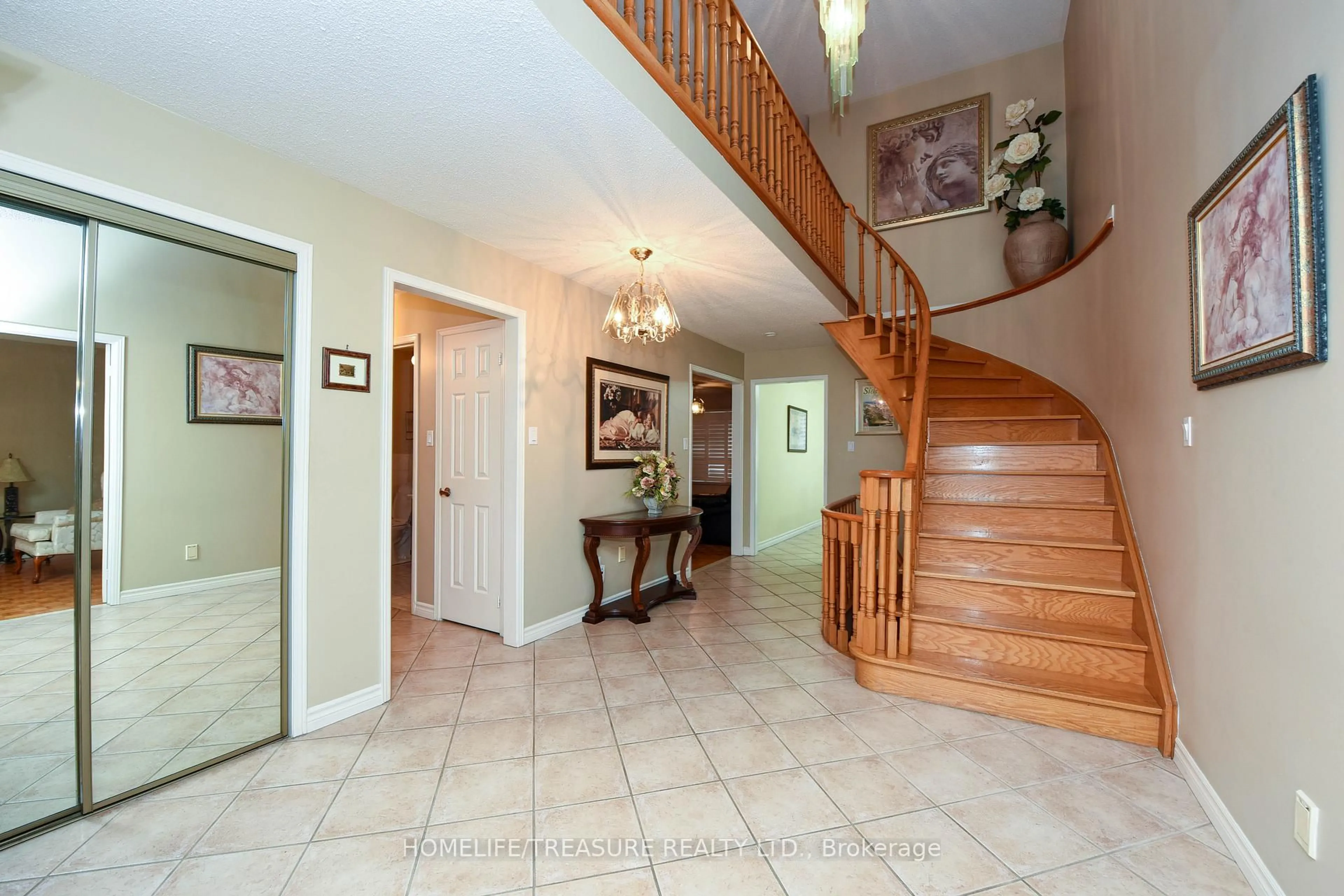 Indoor foyer for 527 ABERDEEN Ave, Vaughan Ontario L4L 5J5